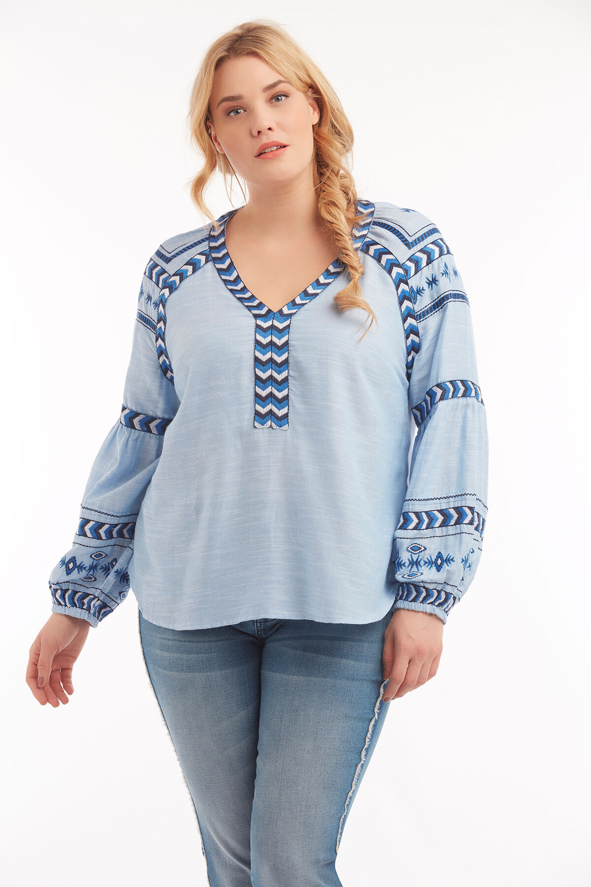 Blusa con estampado bordado image number 3