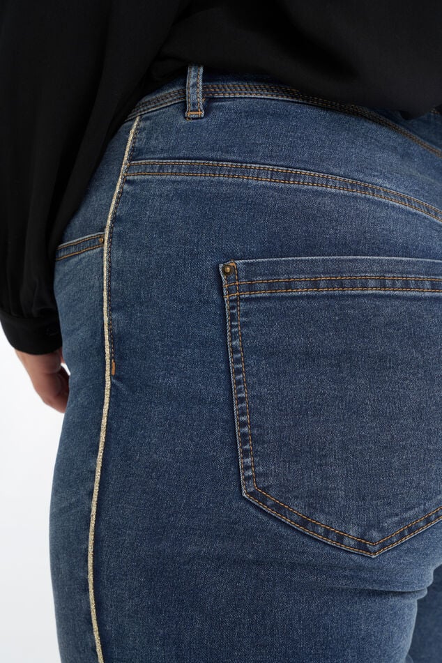 Vaqueros con remate de purpurina image number 5