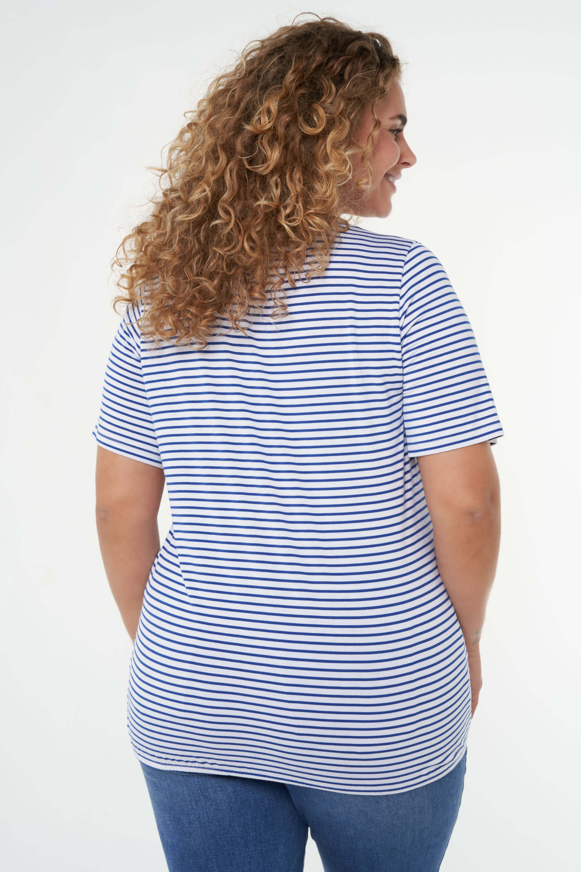 Camiseta de rayas con dise&ntilde;o impreso image number 4