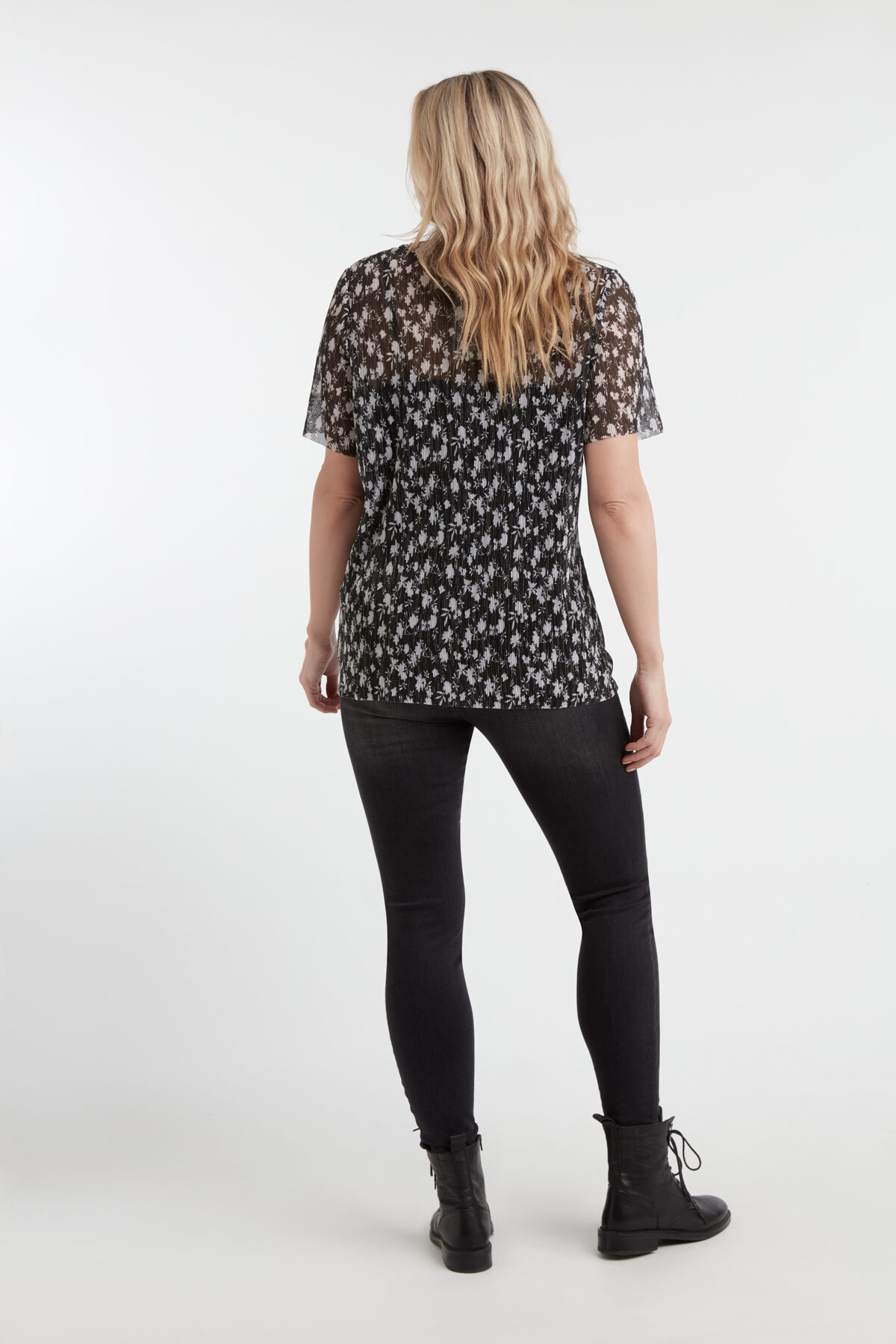 Top plisado con estampado image number 4