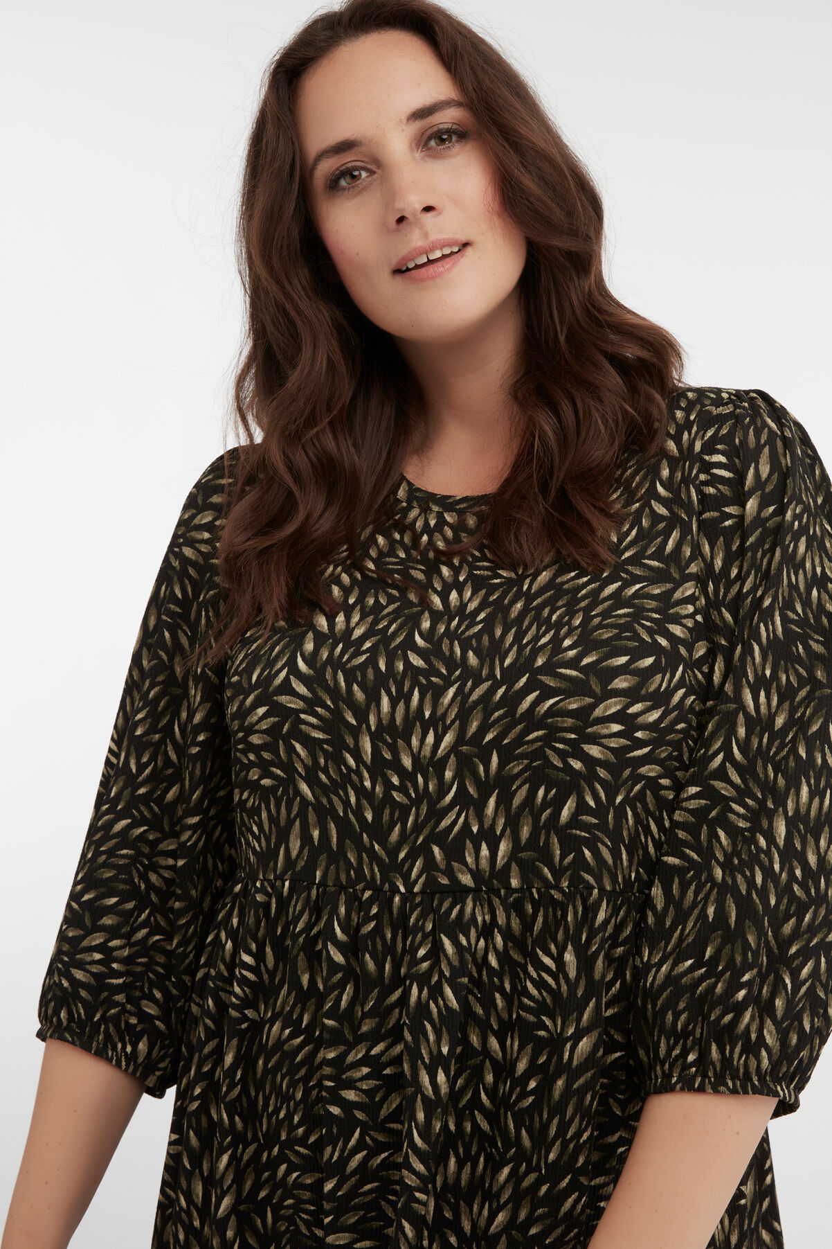 Vestido largo y ancho con estampado   image number 4