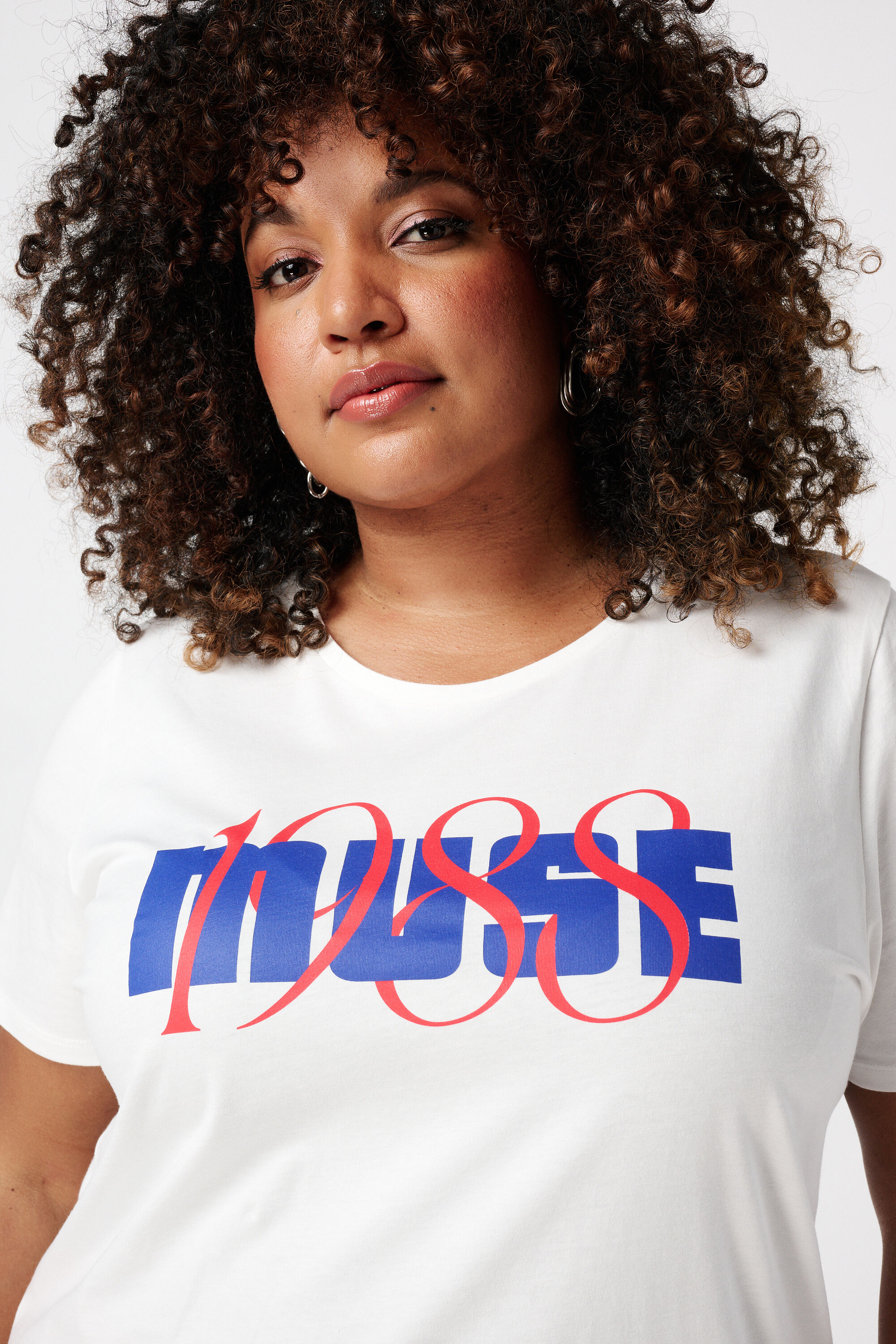 Camiseta con estampado ochentero  image number 4