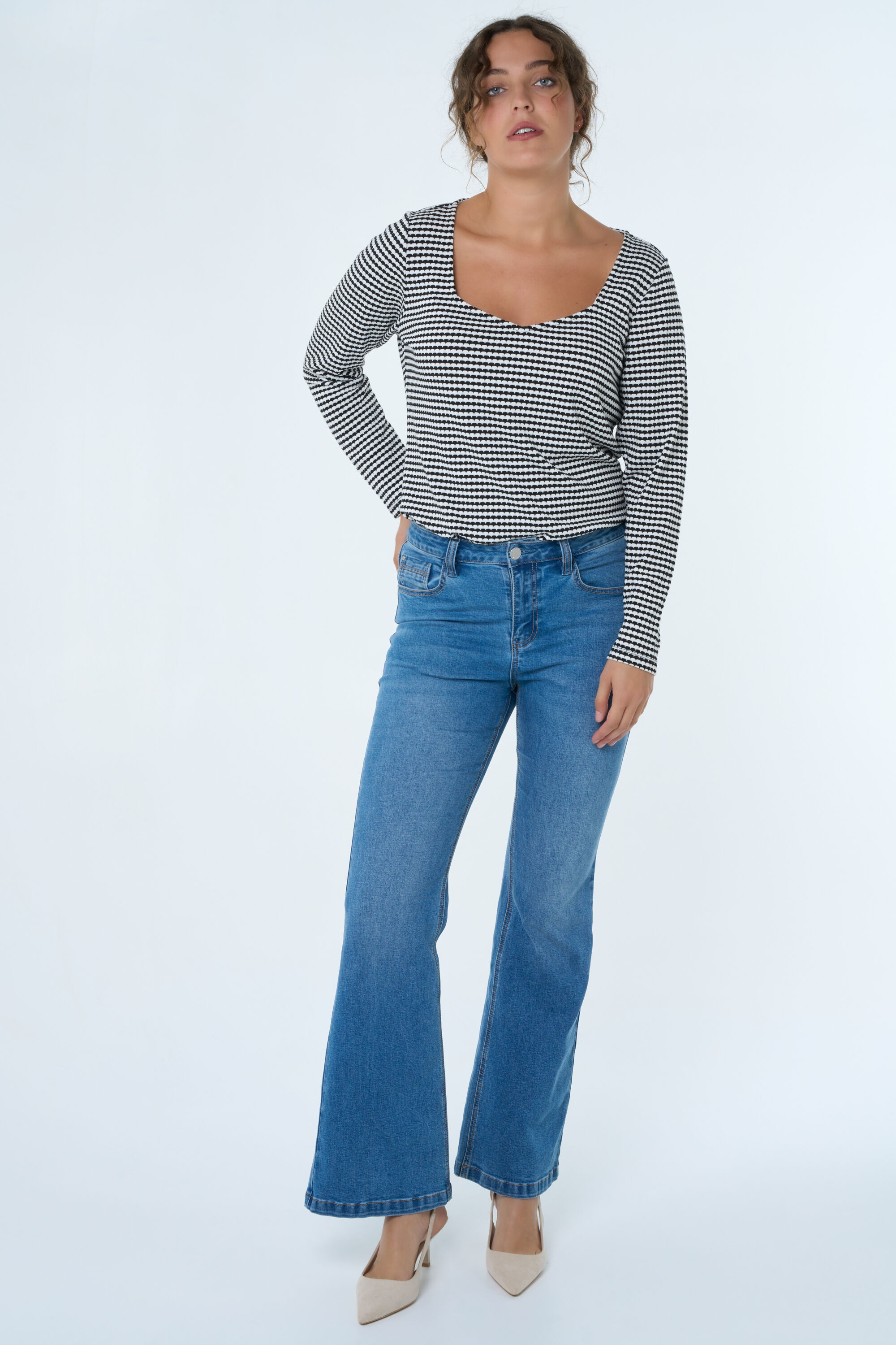 Vaqueros acampanados image number 6