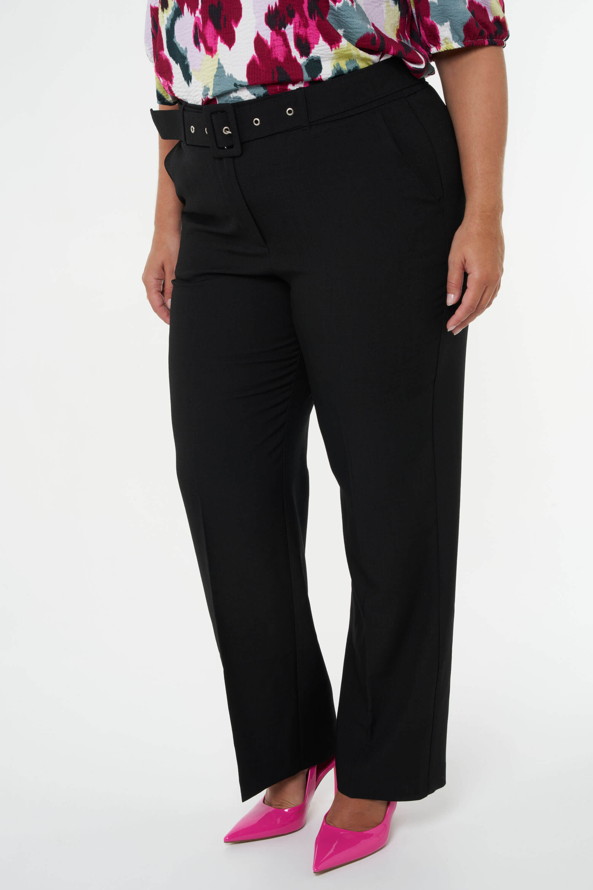 Pantalones con cinto image number 6