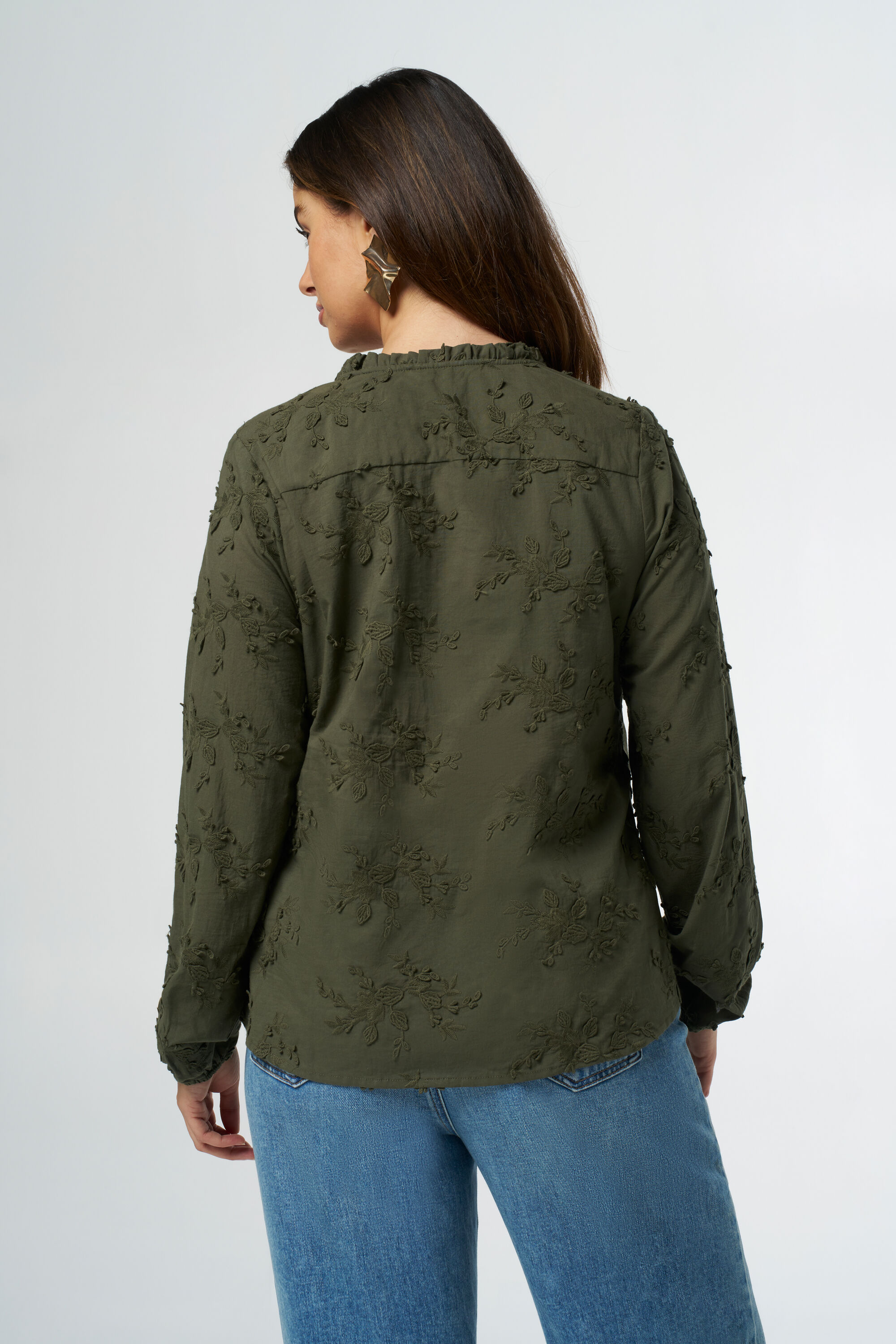 Blusa con bordado image number 3