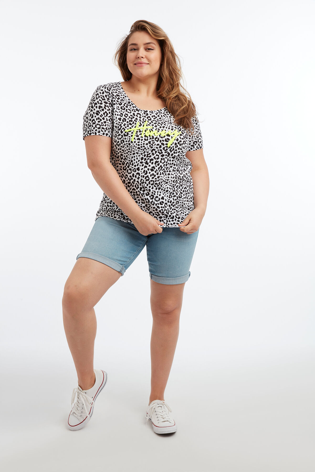 Camiseta con animal print  image number 4