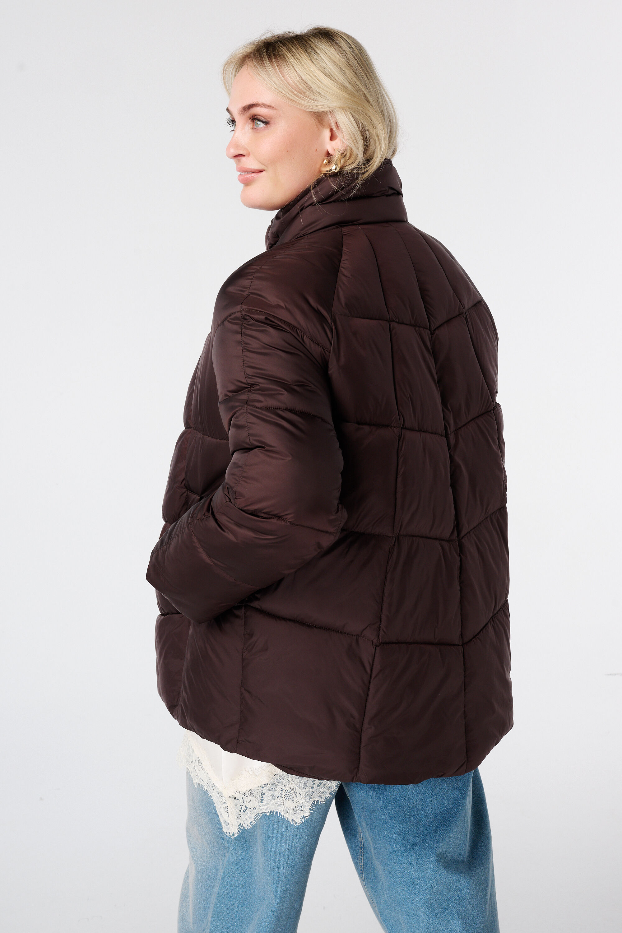Chaqueta acolchada con cuello alto image number 3