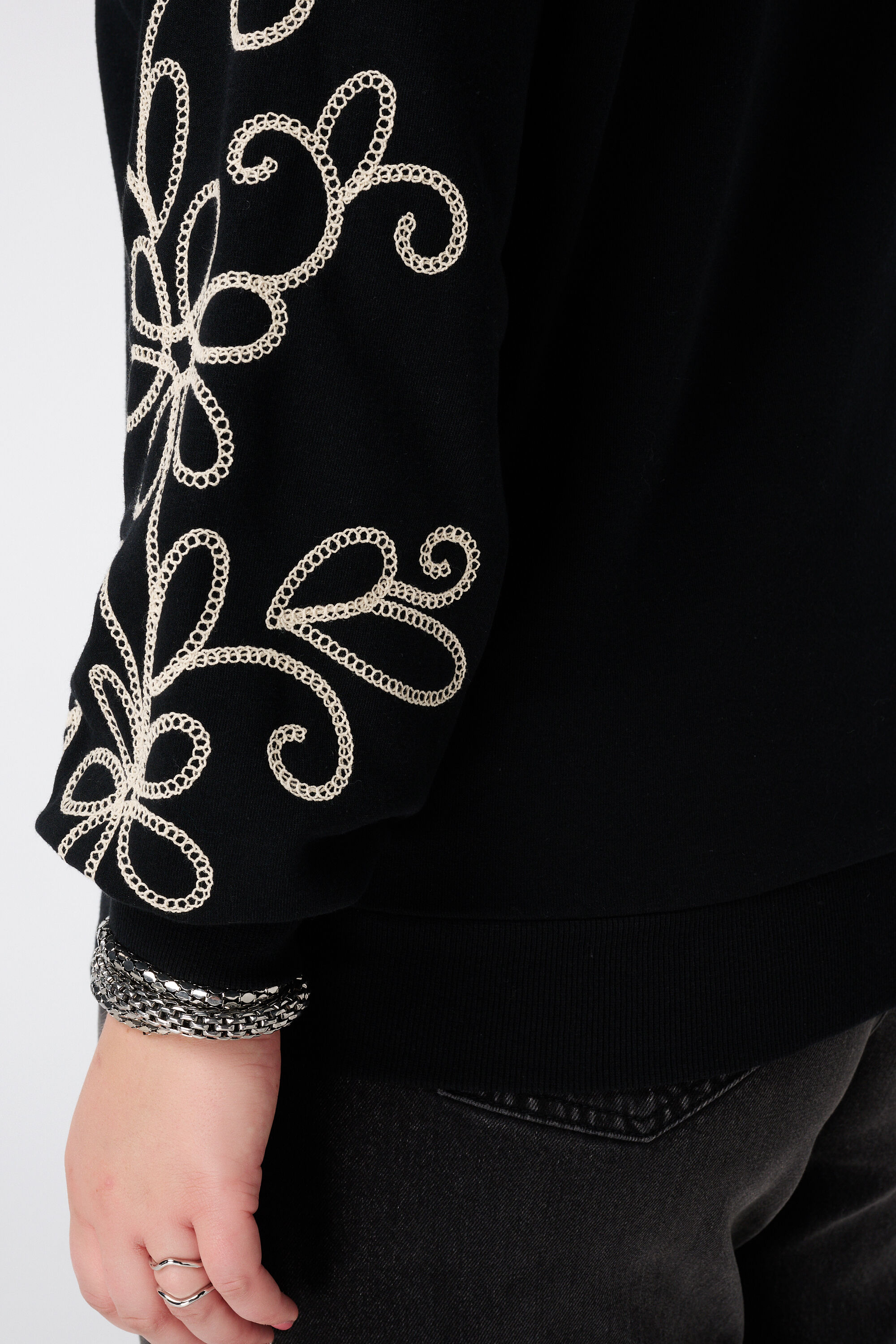 Jersey con detalles bordados image number 6