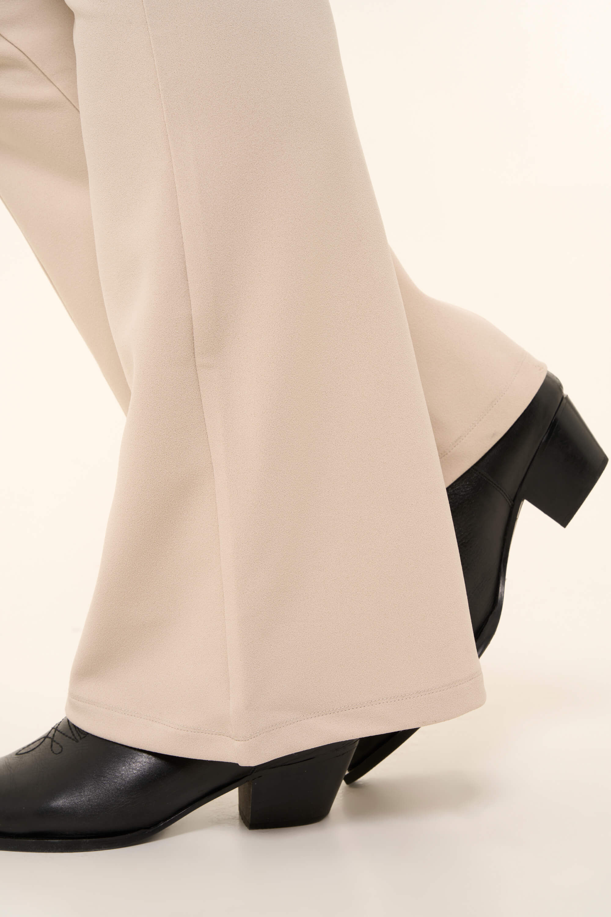 Leggings acampanados image number 5