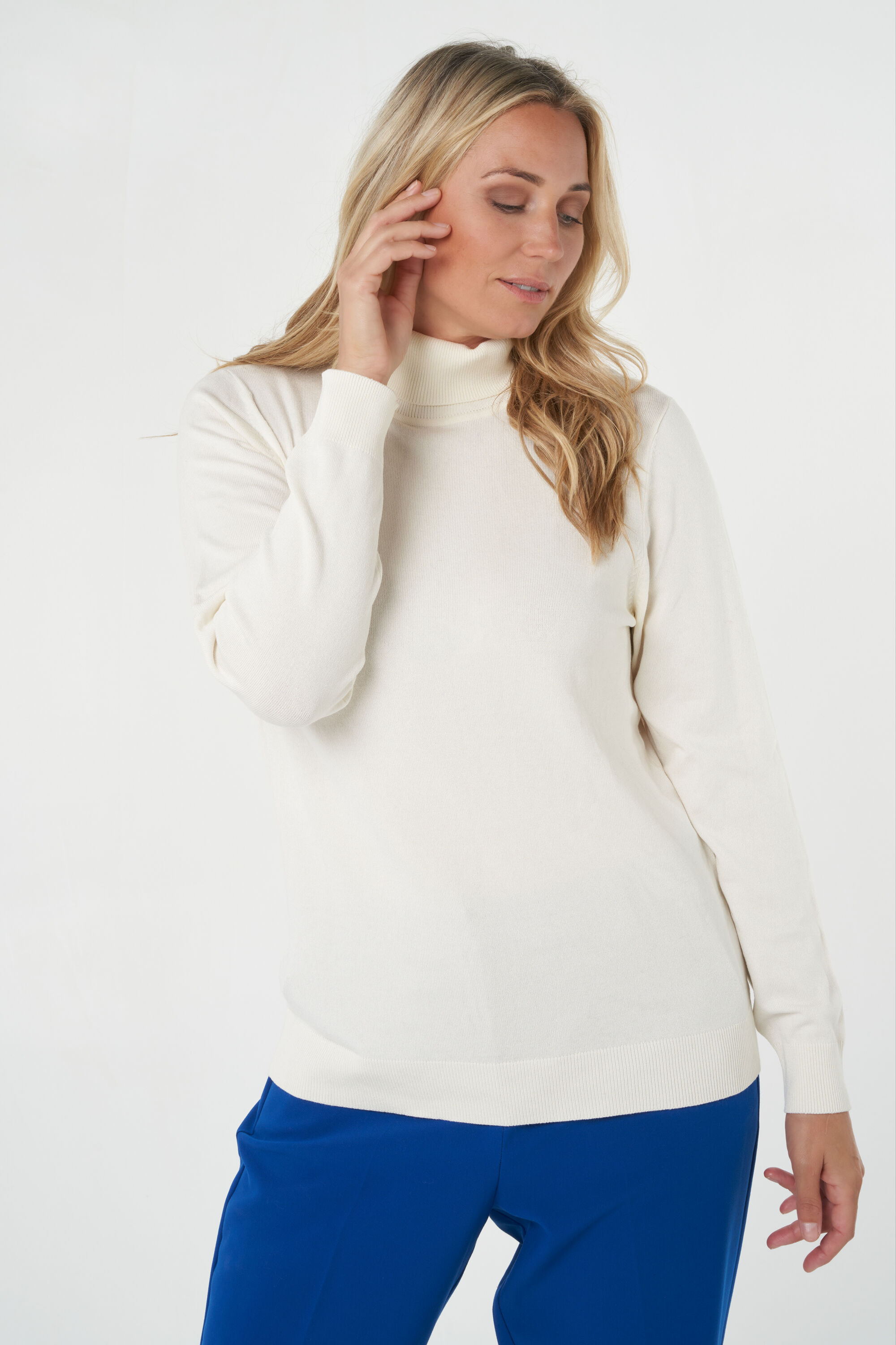Jersey de cuello alto y punto fino image number 5
