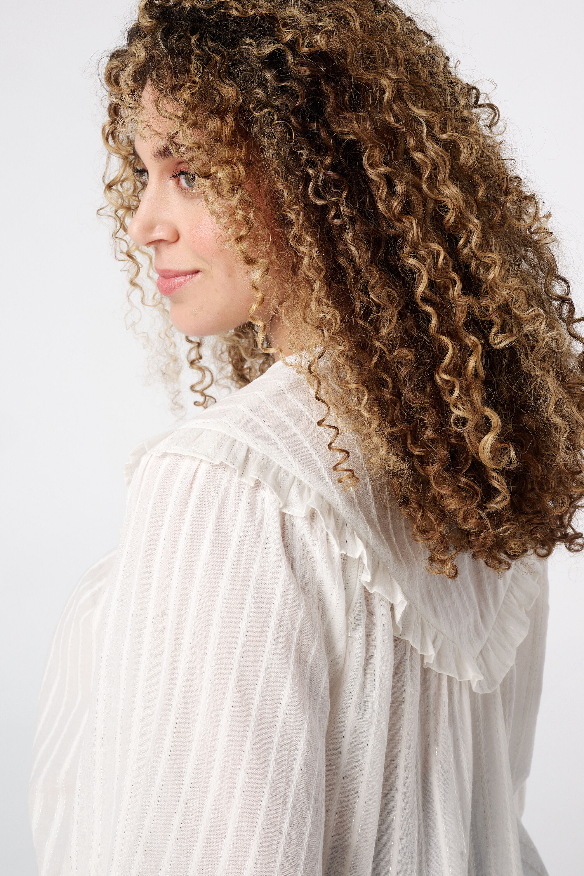 Blusa con detalles met&aacute;licos image number 4