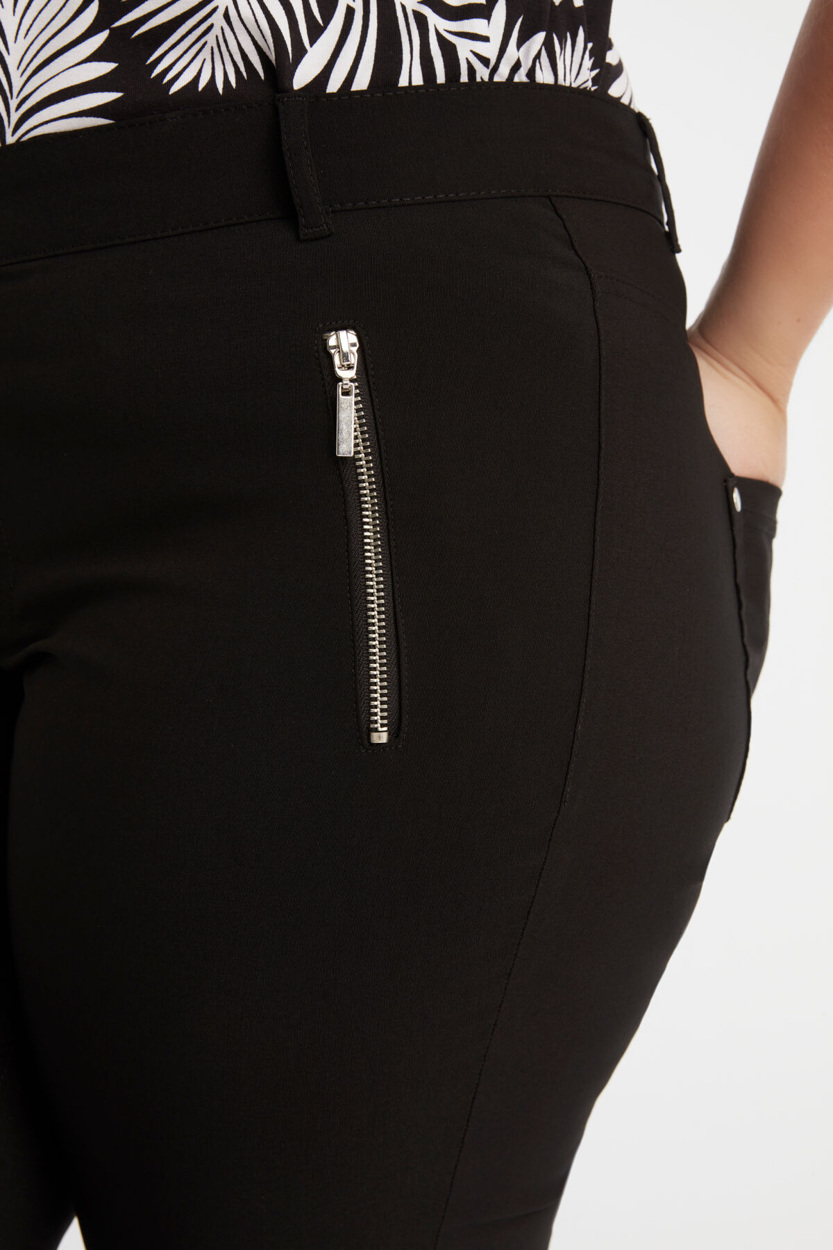 Pantalones pirata con cremalleras image number 5