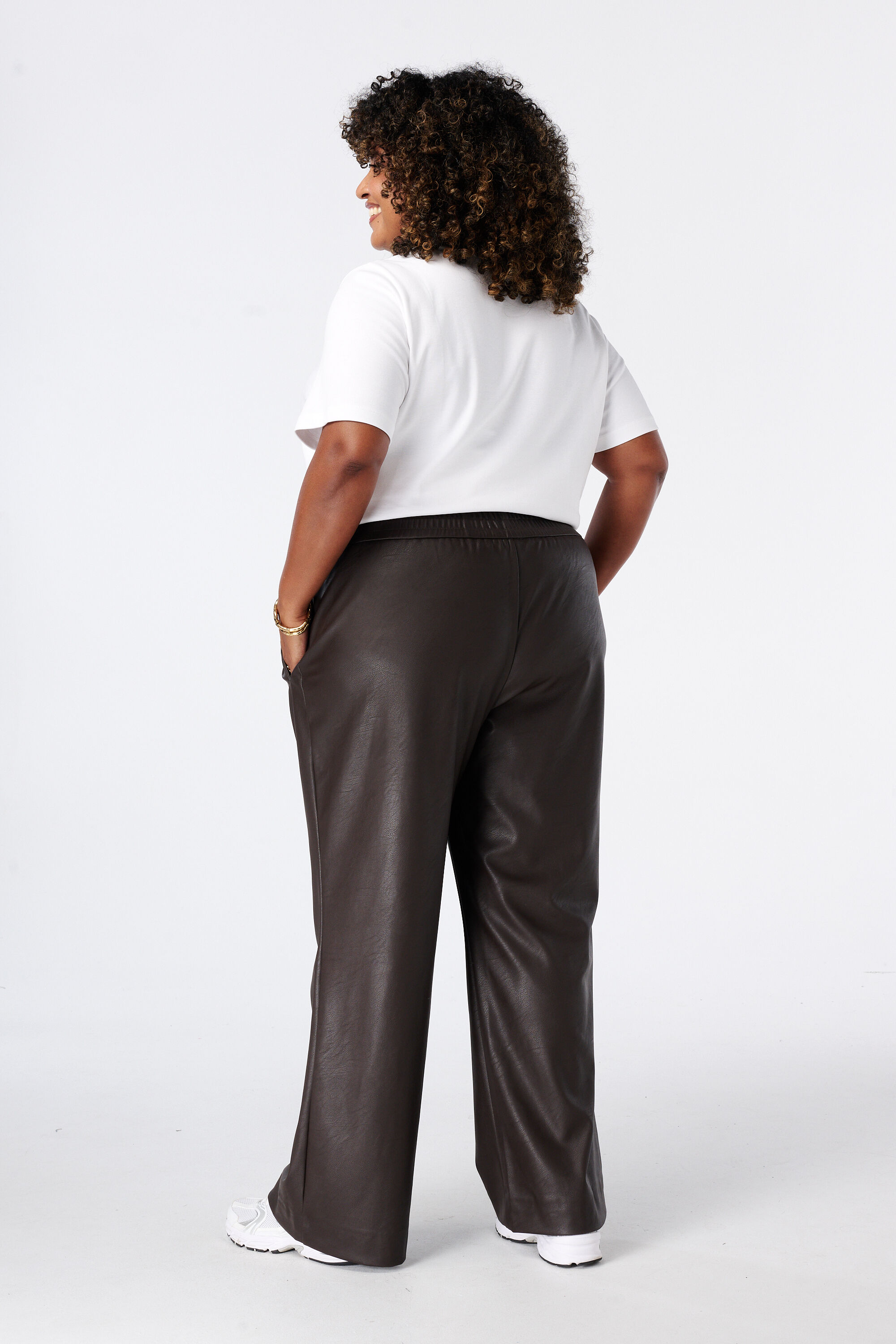 Pantal&oacute;n de pernera ancha de piel sint&eacute;tica image number 3