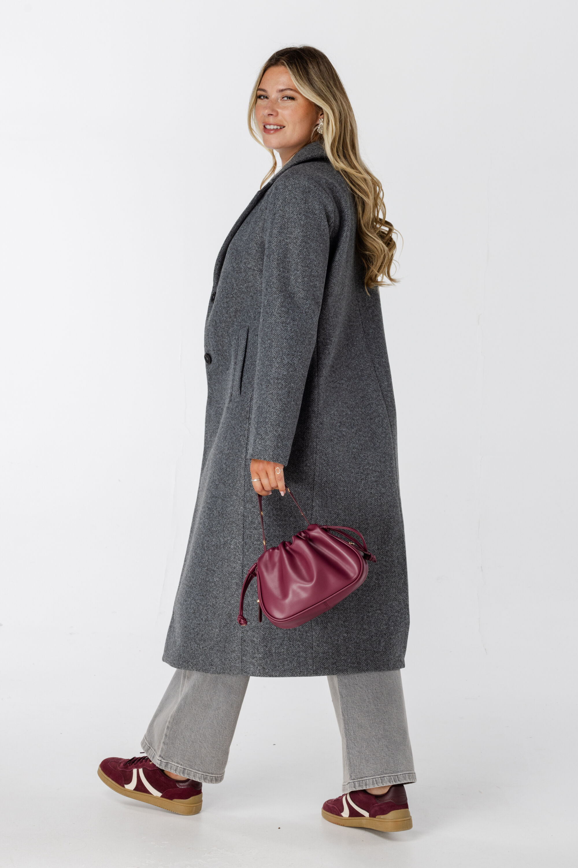 Abrigo largo con cierre de botones image number 3