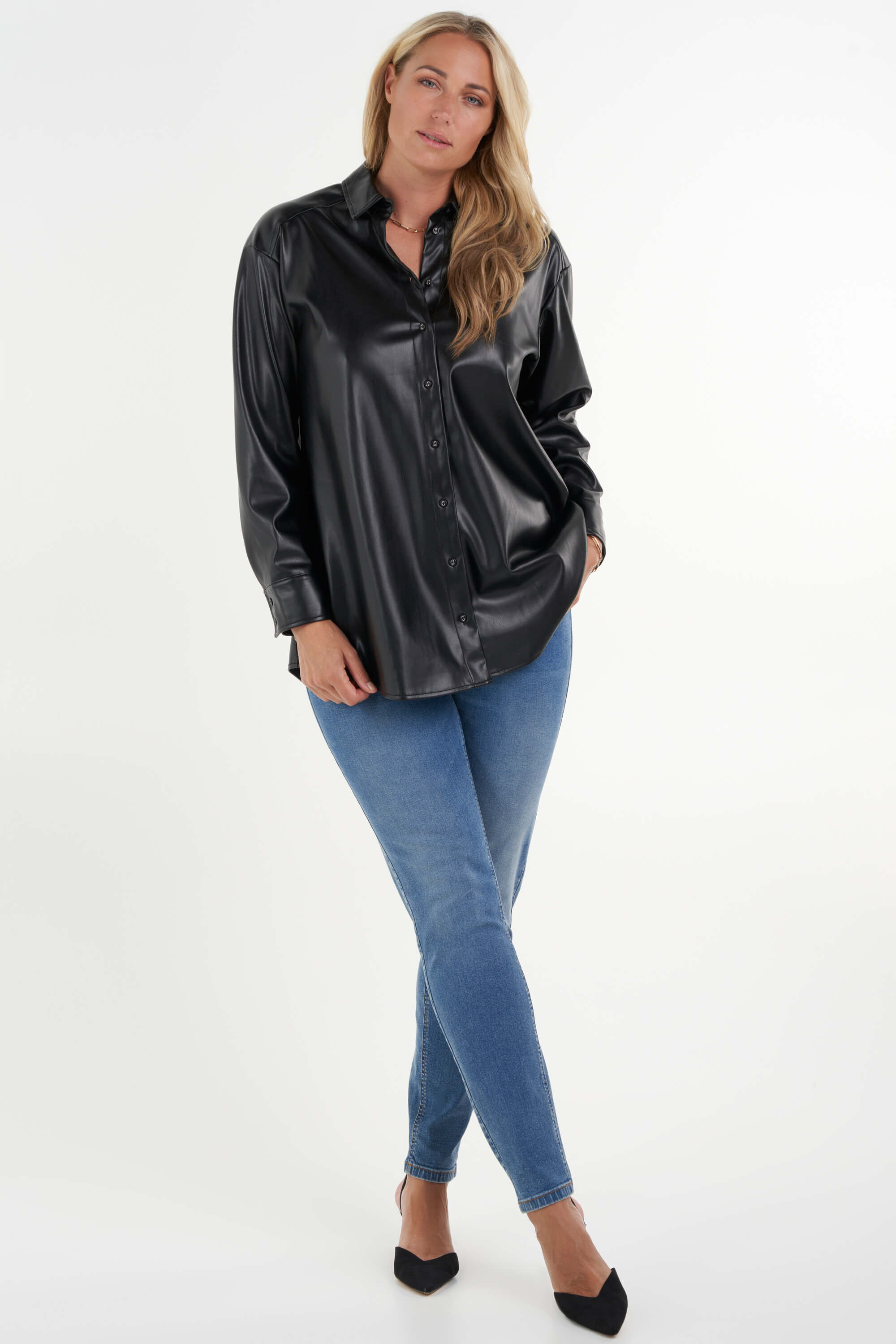 Blusa de cuero sint&eacute;tico image number 5