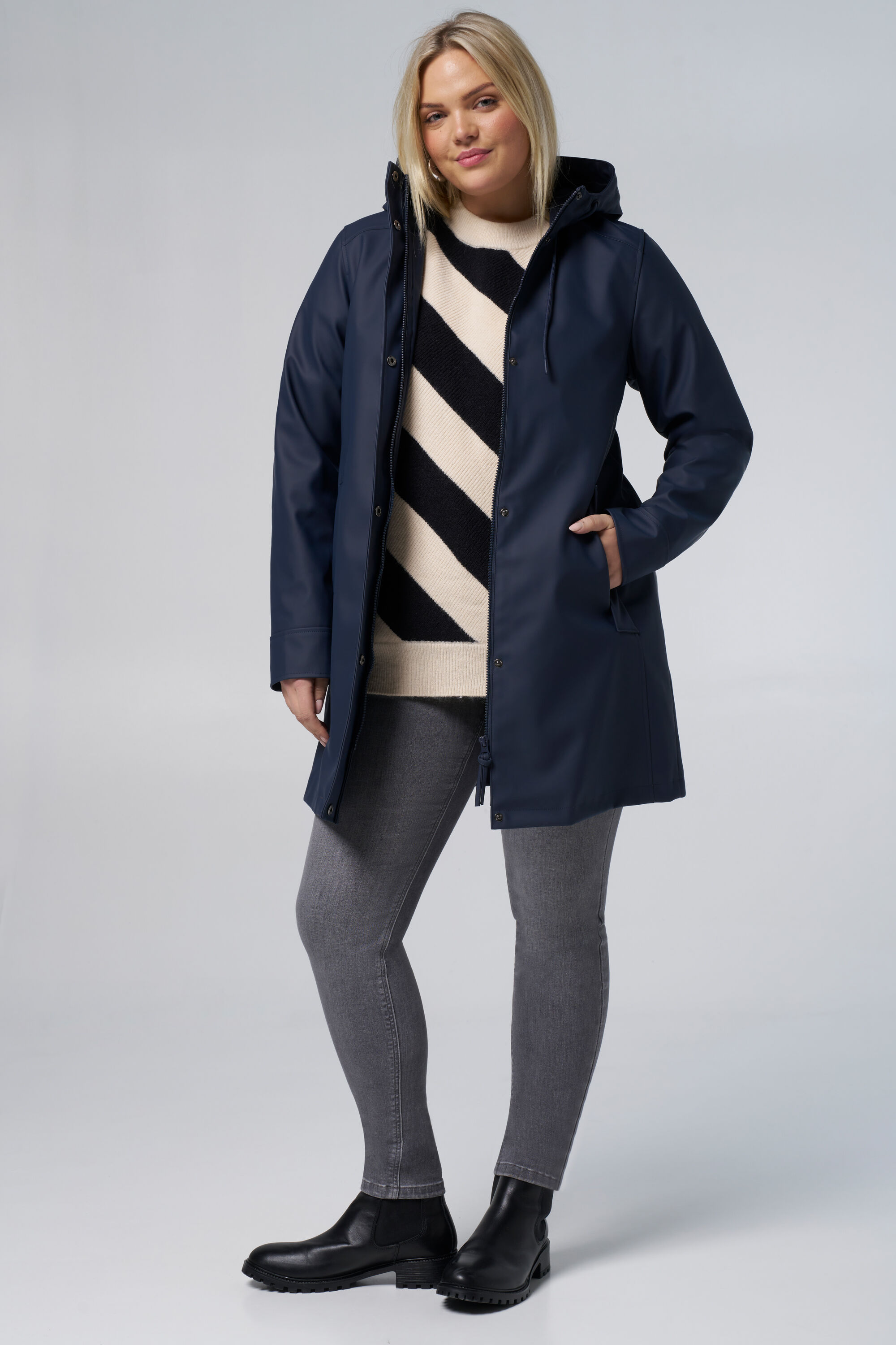 Mackintosh con capucha image number 5