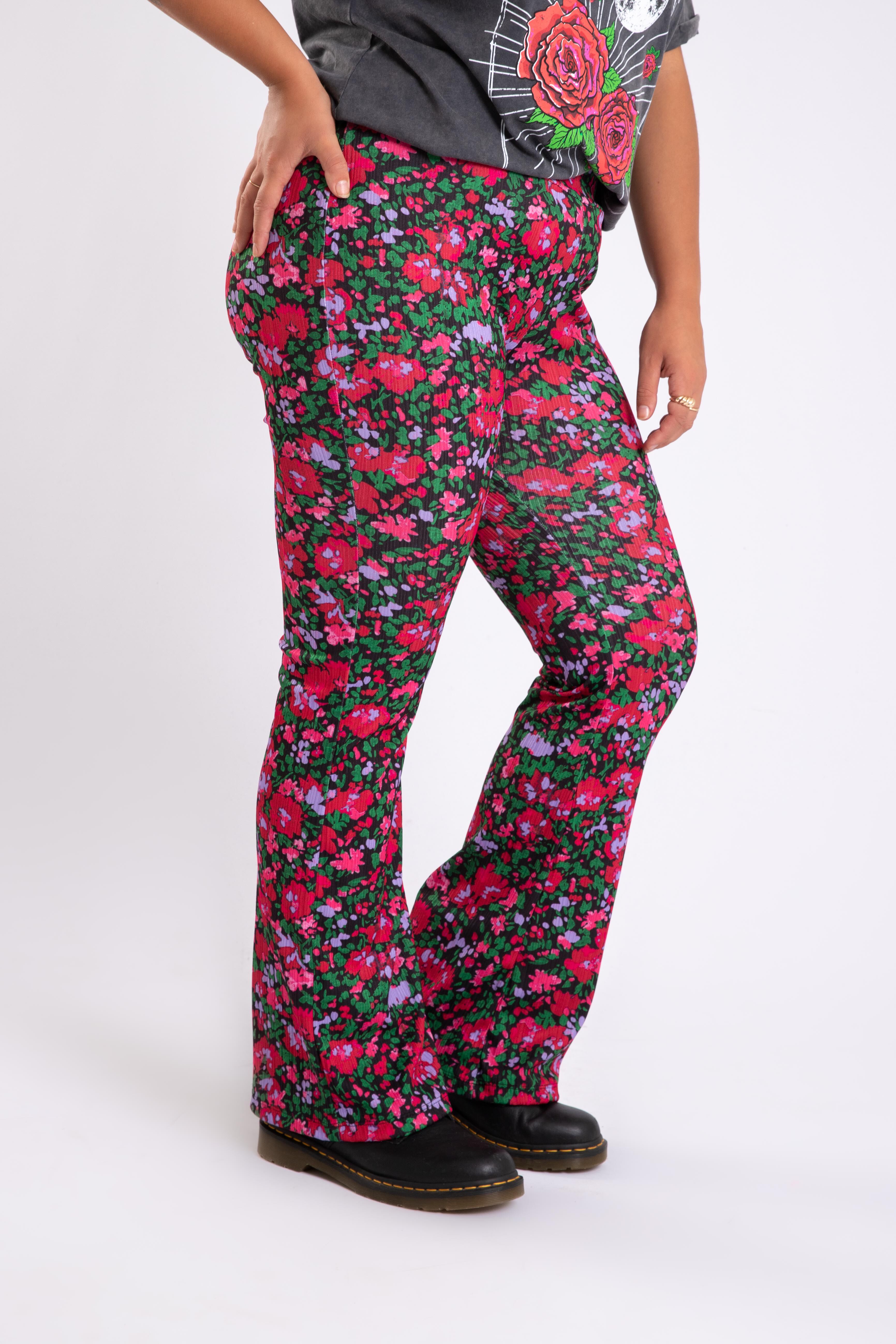 Legging acampanado con estampado  image number 4