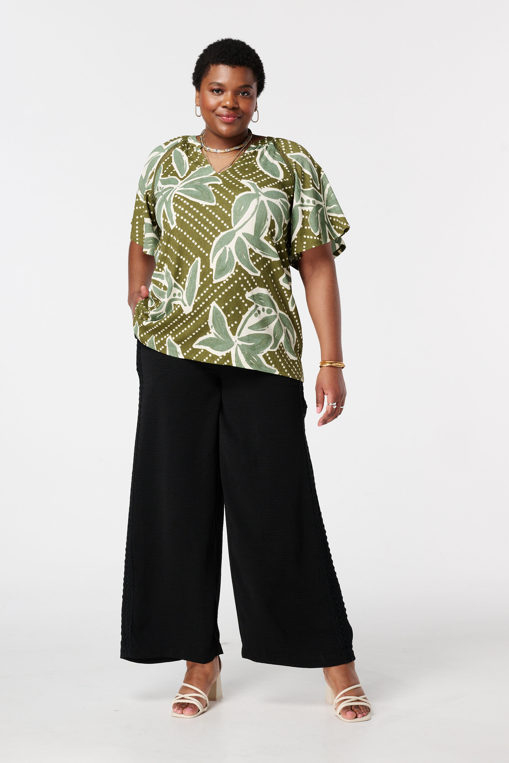 Top con mangas mariposa image number 5