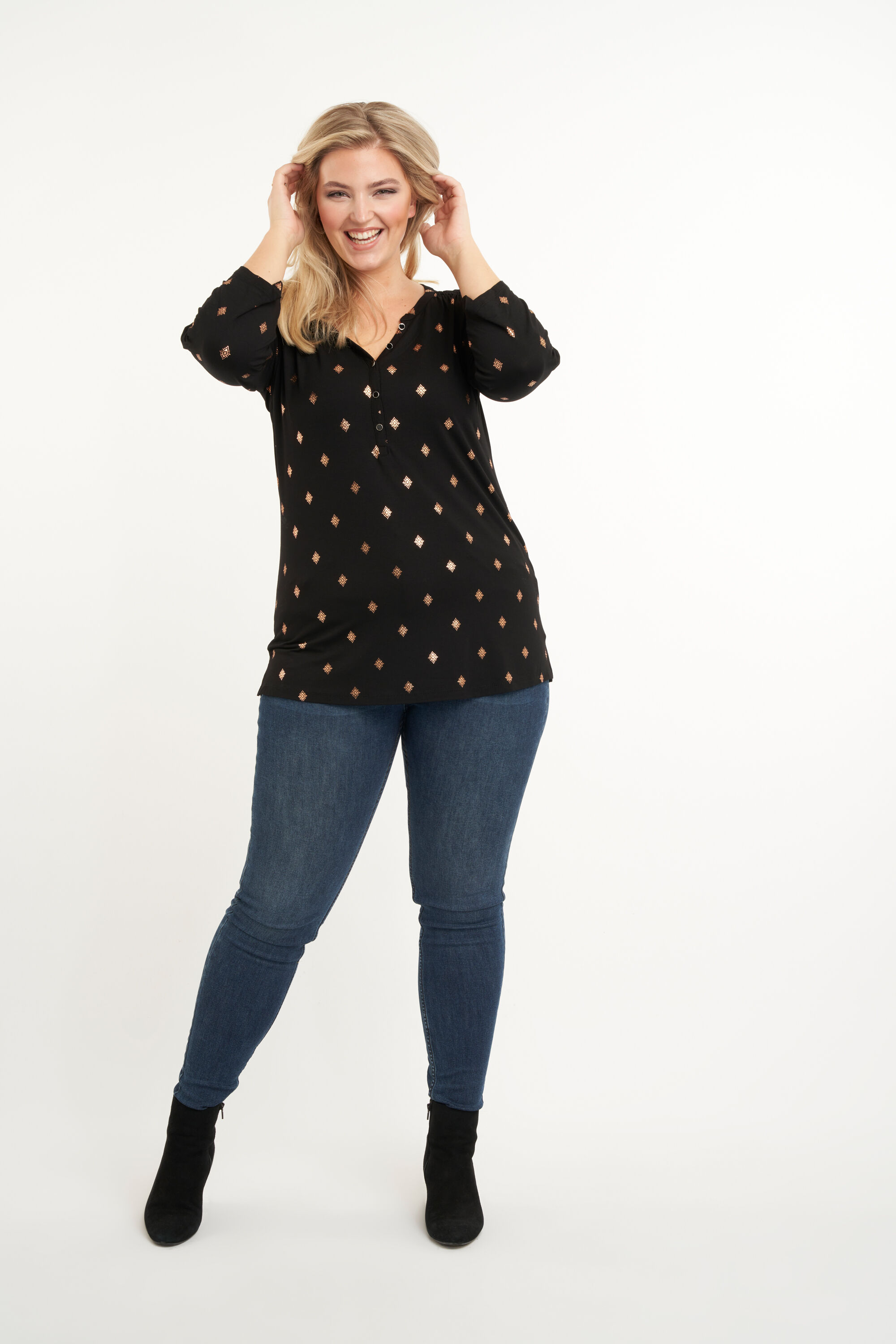 Top con estampado plateado  image number 5