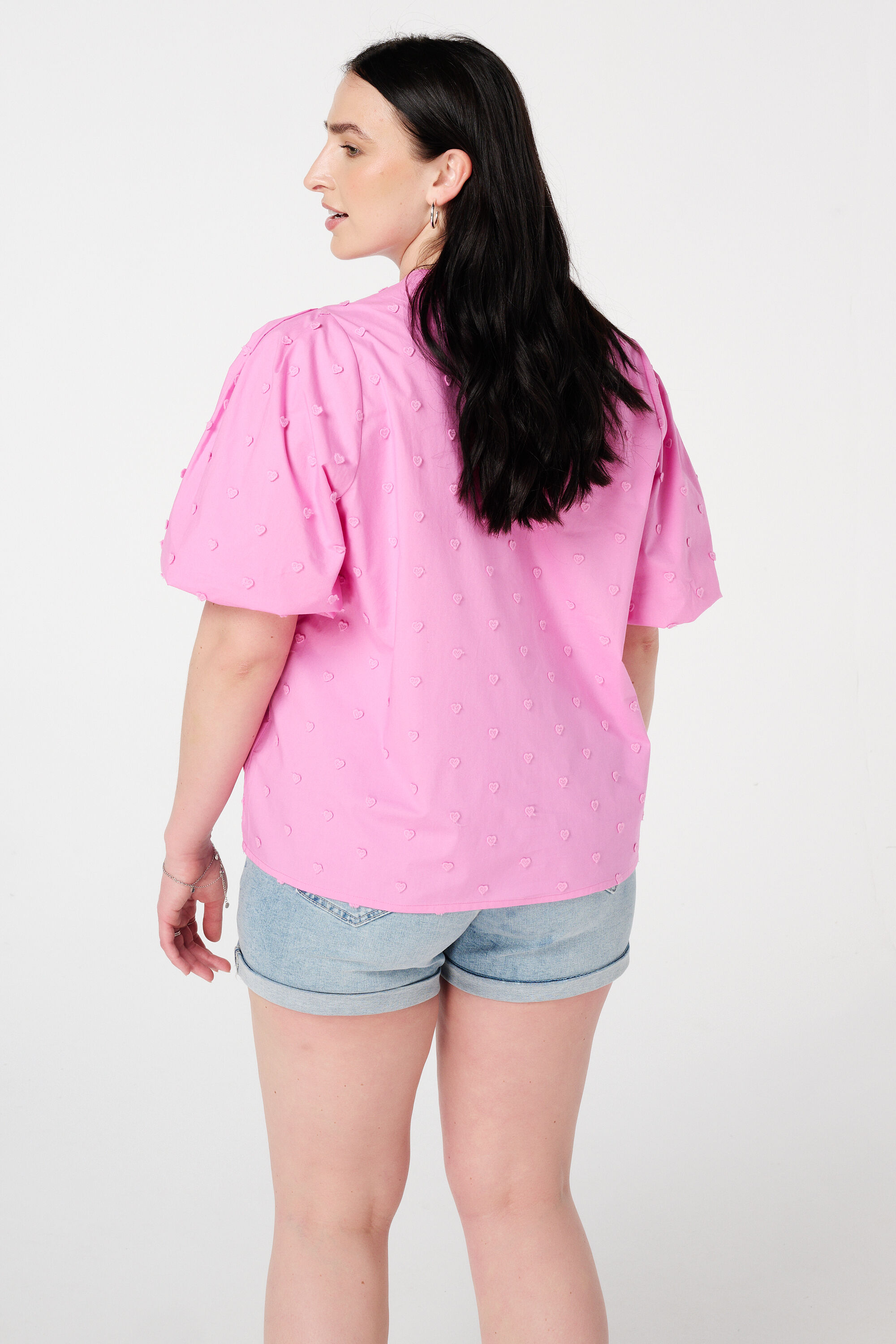 Blusa con corazones bordados y mangas tres cuartos image number 3