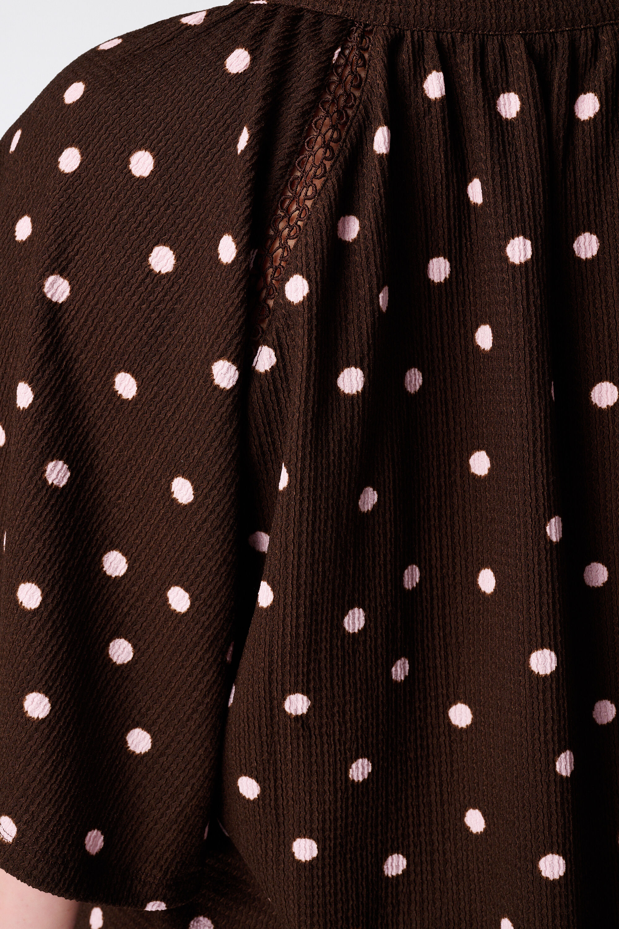 Top con estampado y escote en V image number 6