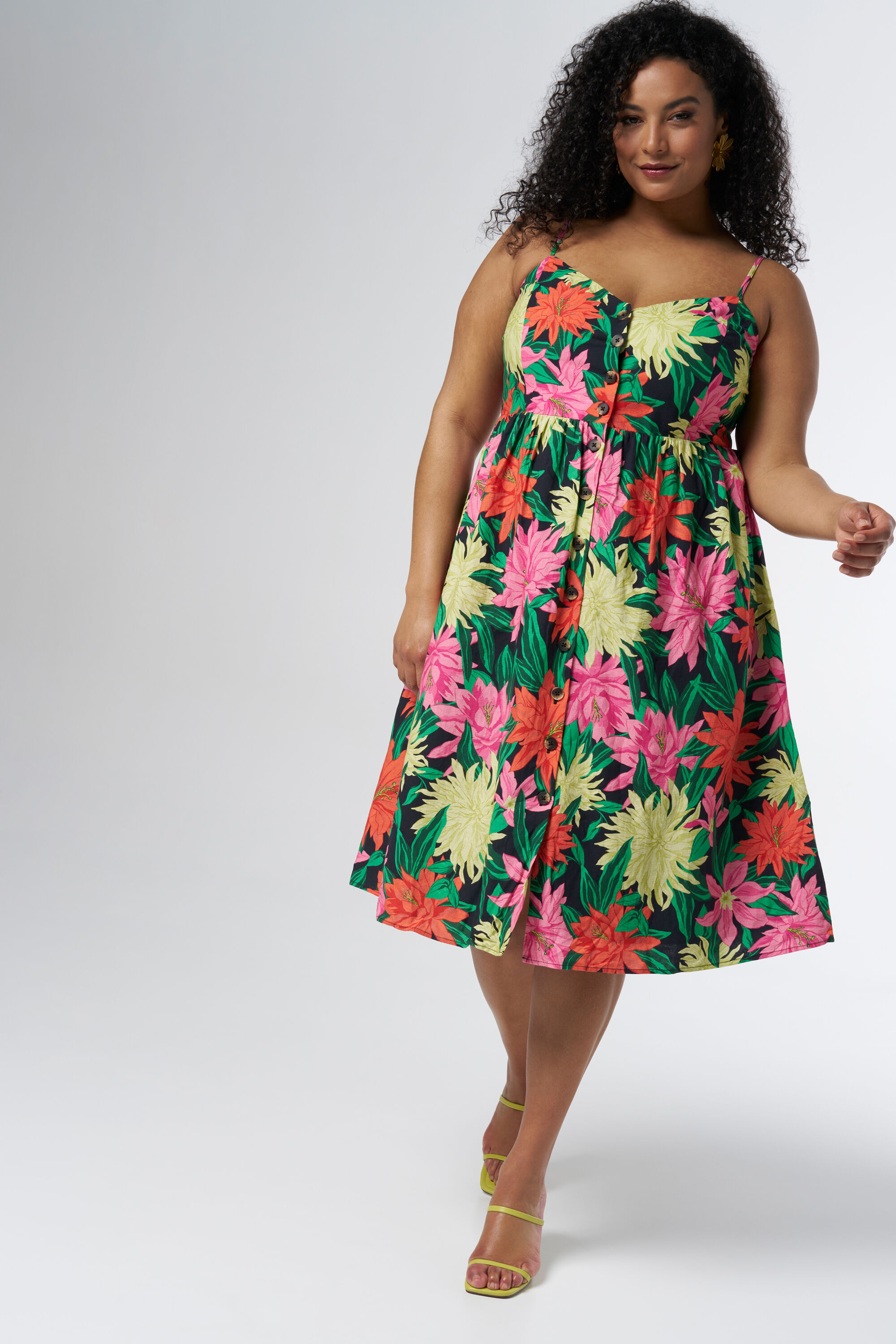 Vestido midi con botones y estampado image number 6