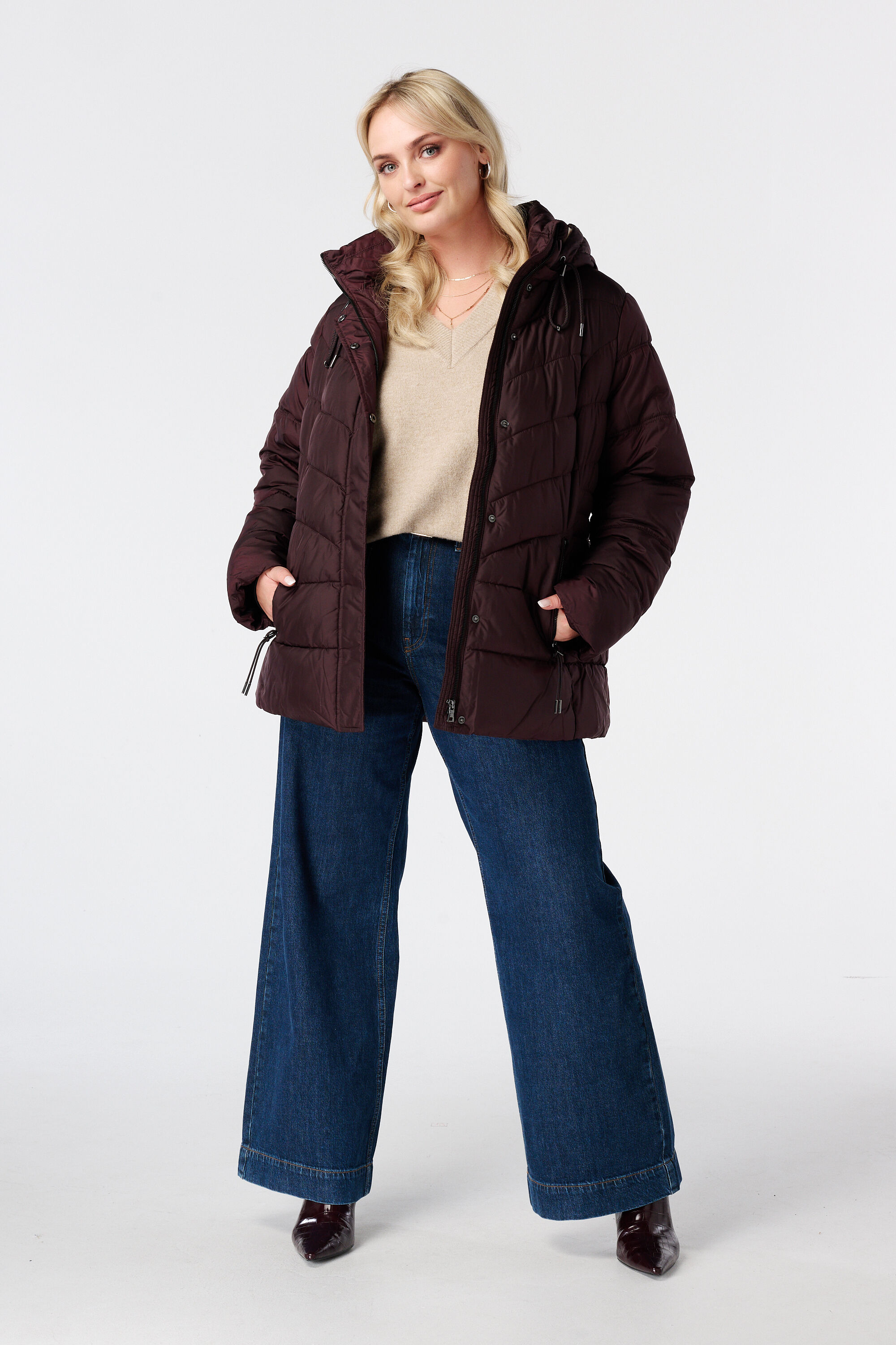 Chaqueta acolchada con capucha image number 5