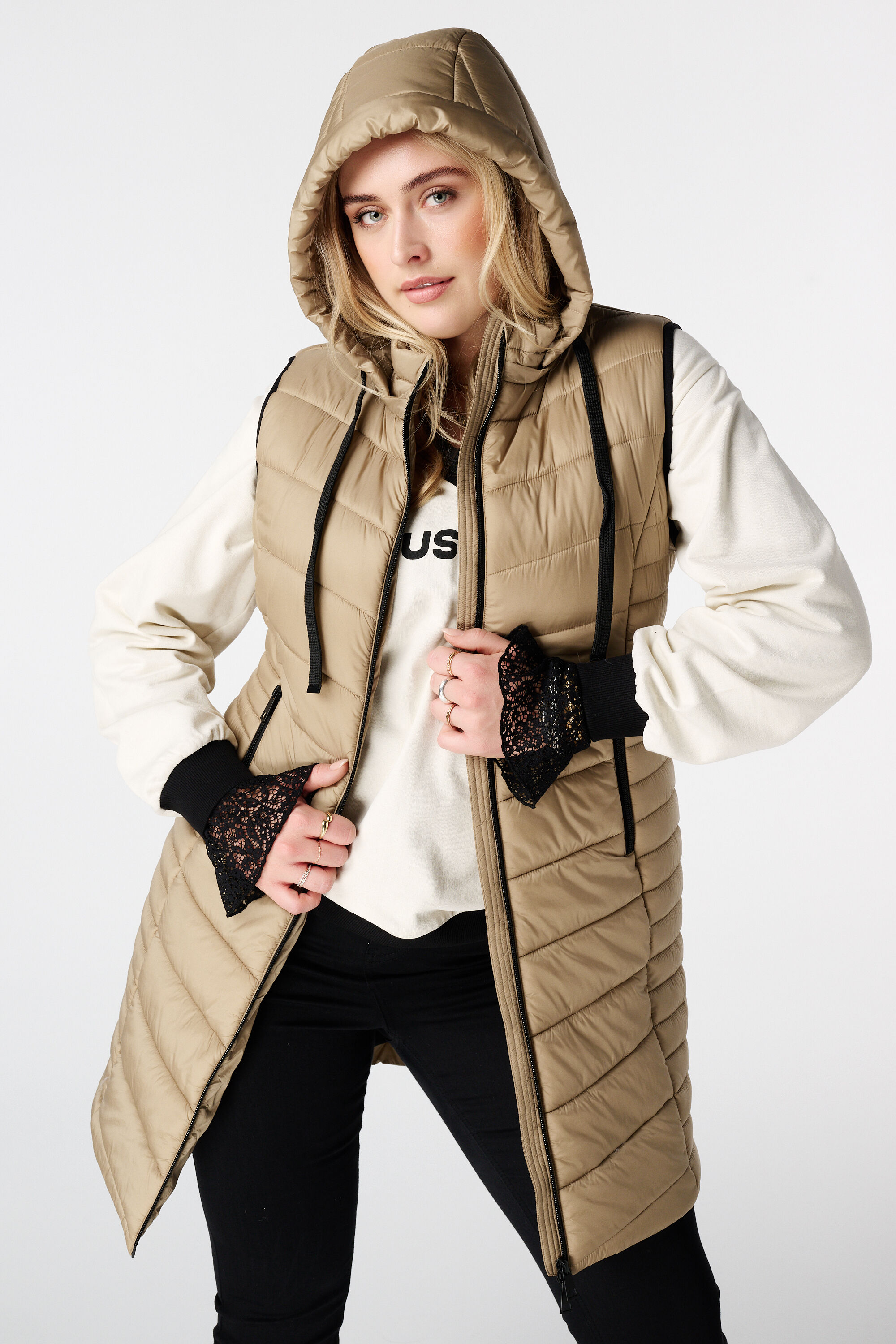 Chaleco largo acolchado con capucha