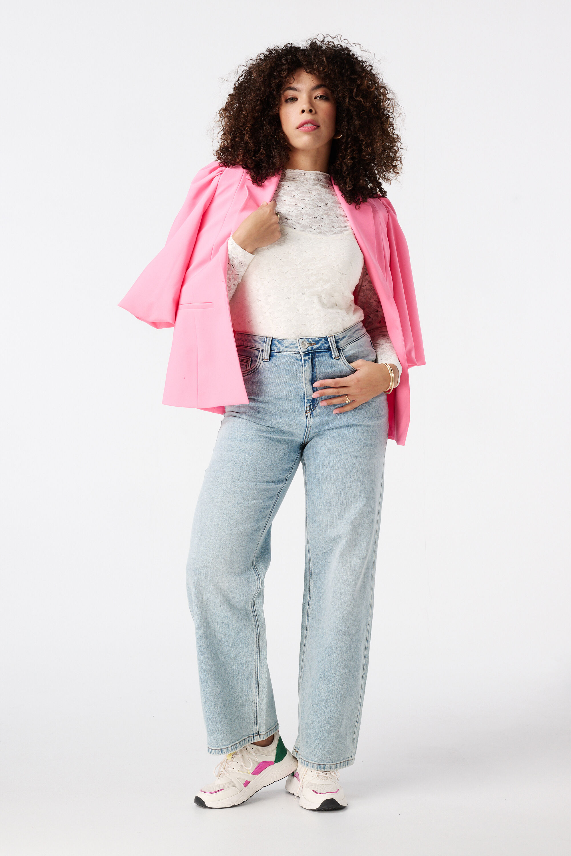 Top de encaje con cuello cerrado image number 6