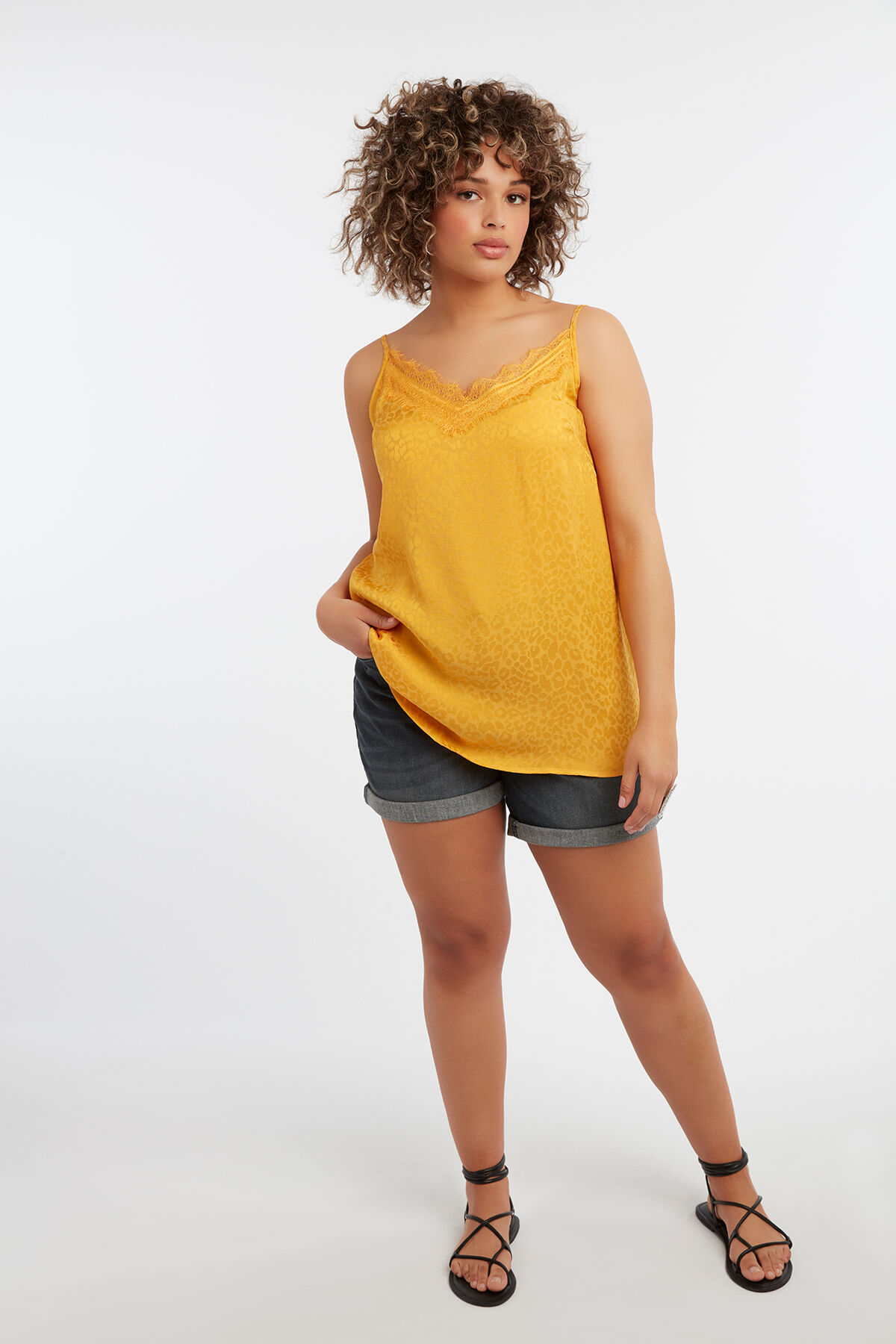 Blusa sin mangas con un sutil estampado de leopardo image number 3