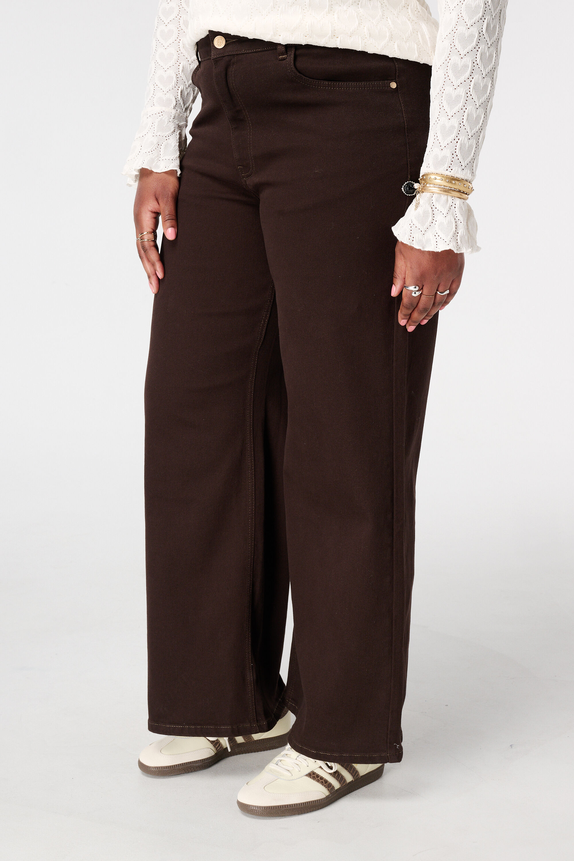 Vaqueros de pierna ancha y cintura alta image number 5