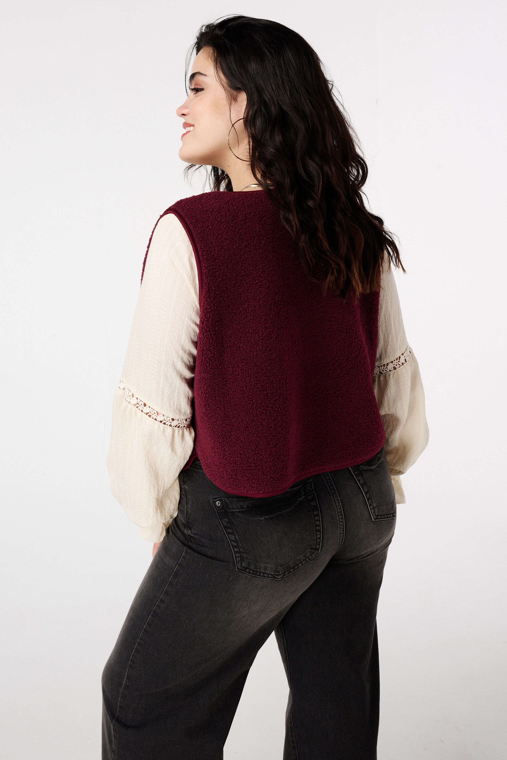 Chaleco teddy con cierre de botones image number 3