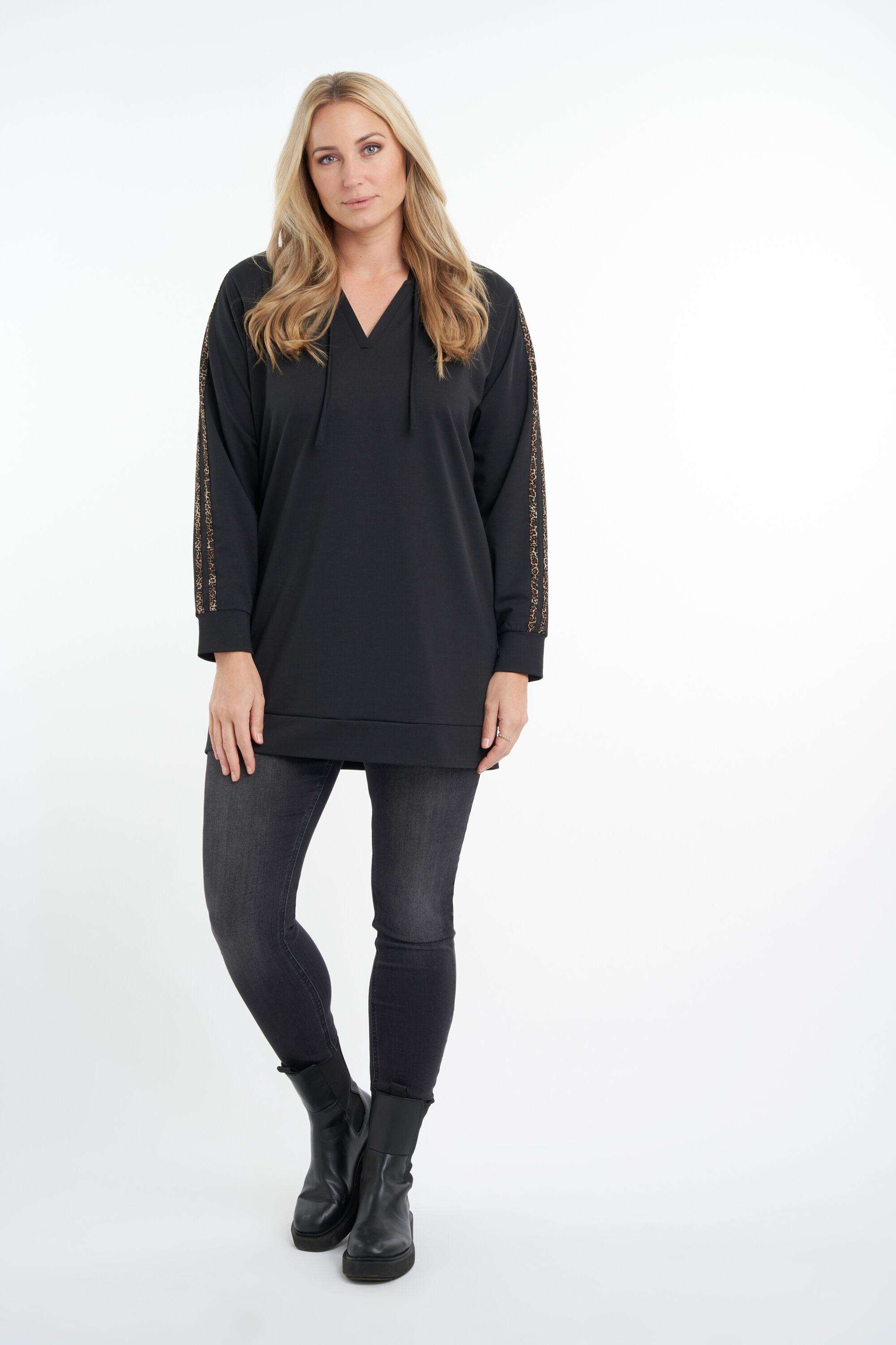 Su&eacute;ter con detalles de estampado de pantera image number 5