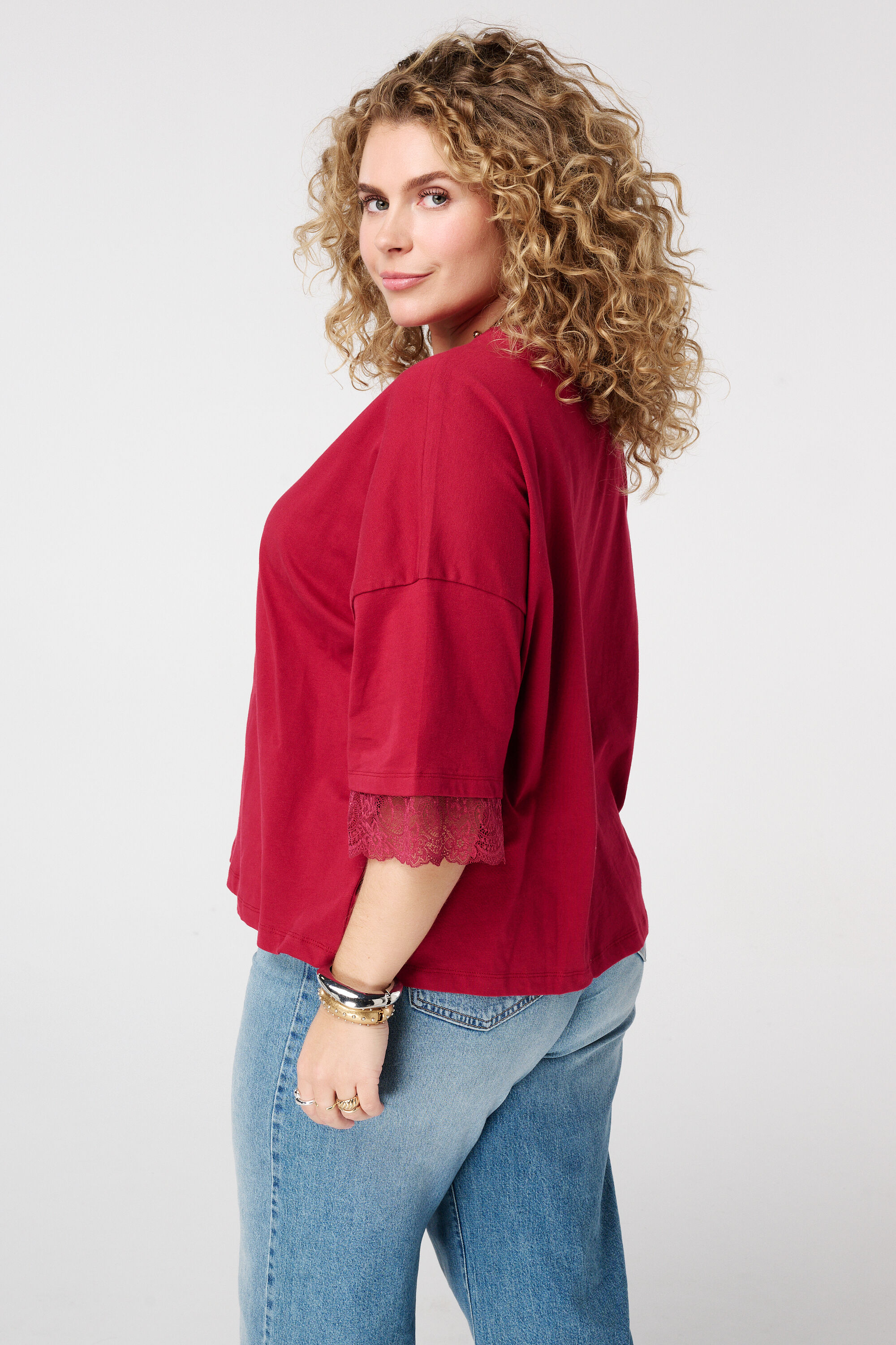 Camiseta con detalles de encaje image number 3