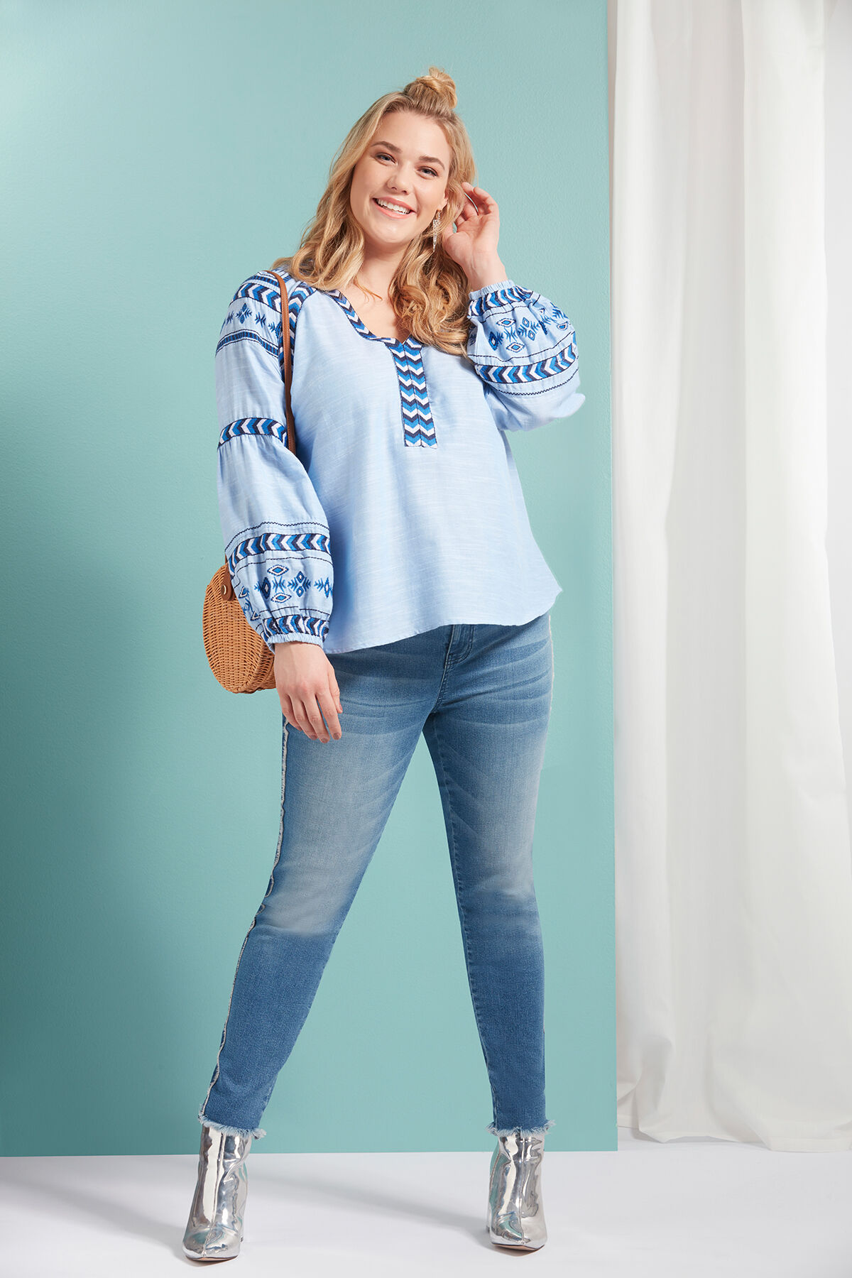 Vaqueros deshilachados image number 5