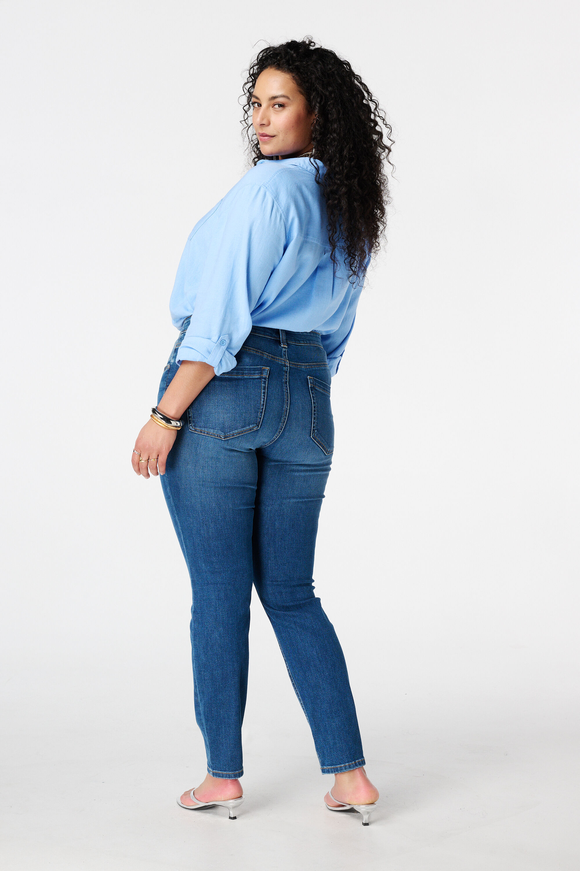 Vaqueros IRIS de corte pitillo image number 3