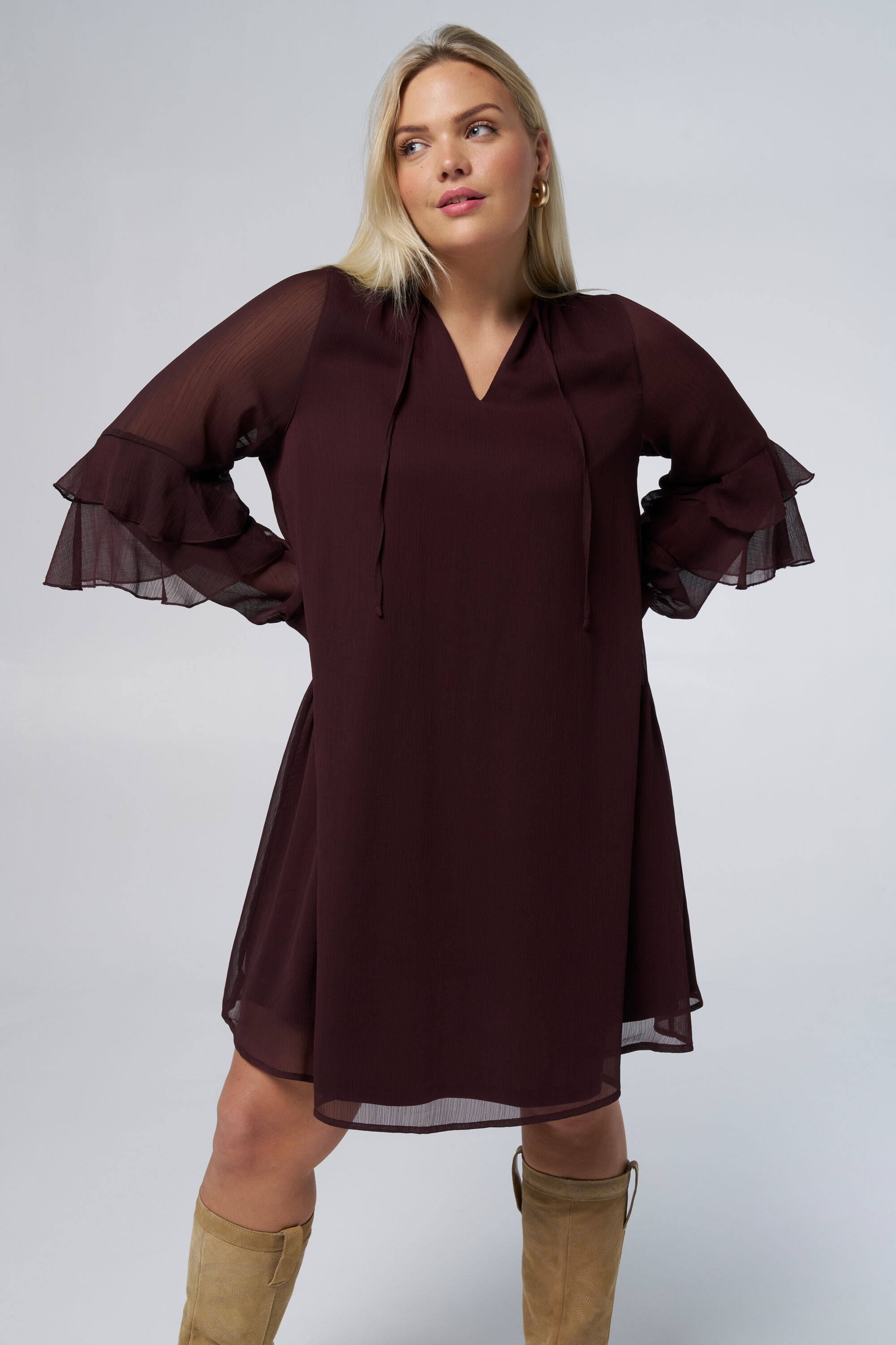 Vestido con mangas de volante image number 5