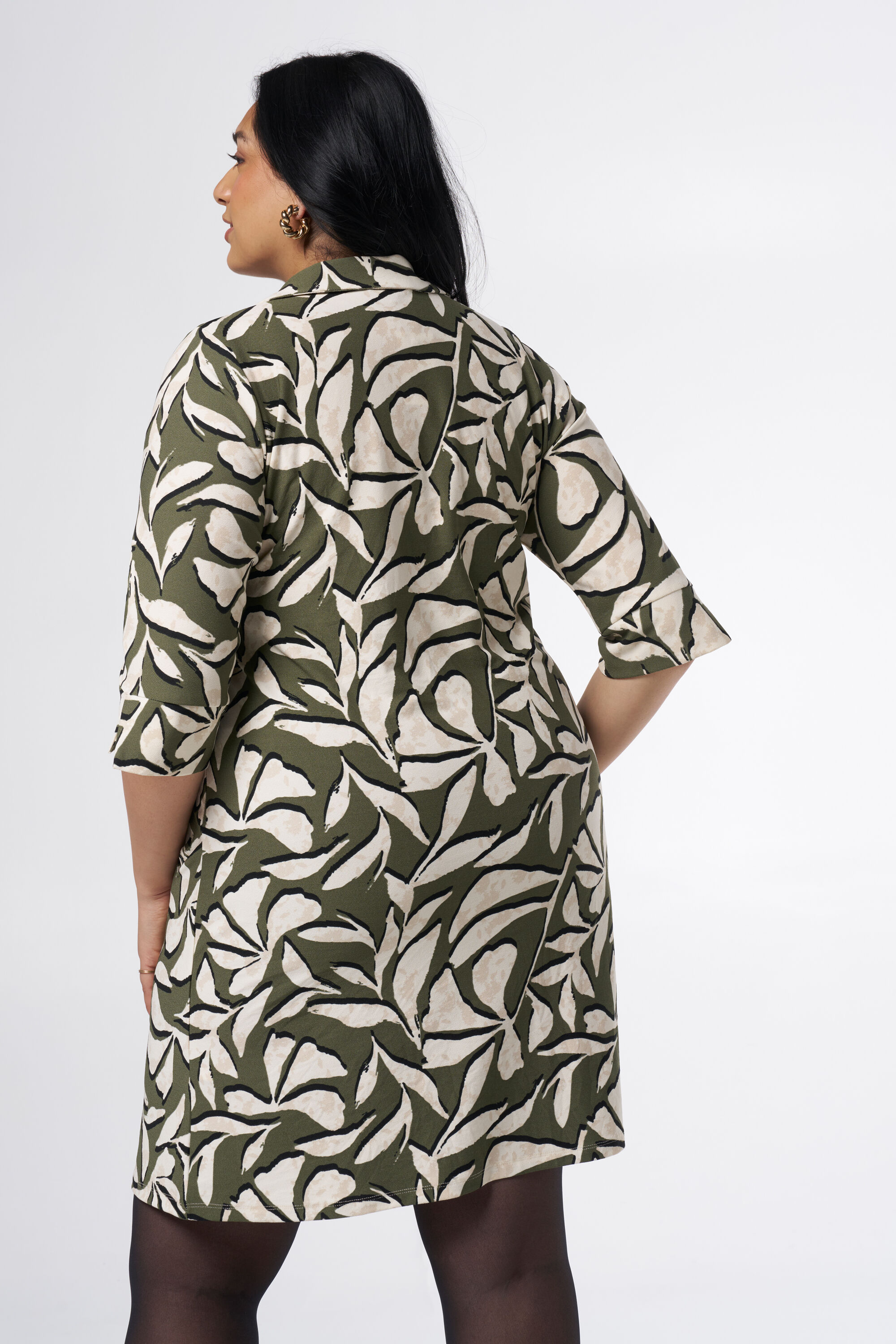 Vestido con bolsillos y estampado image number 3