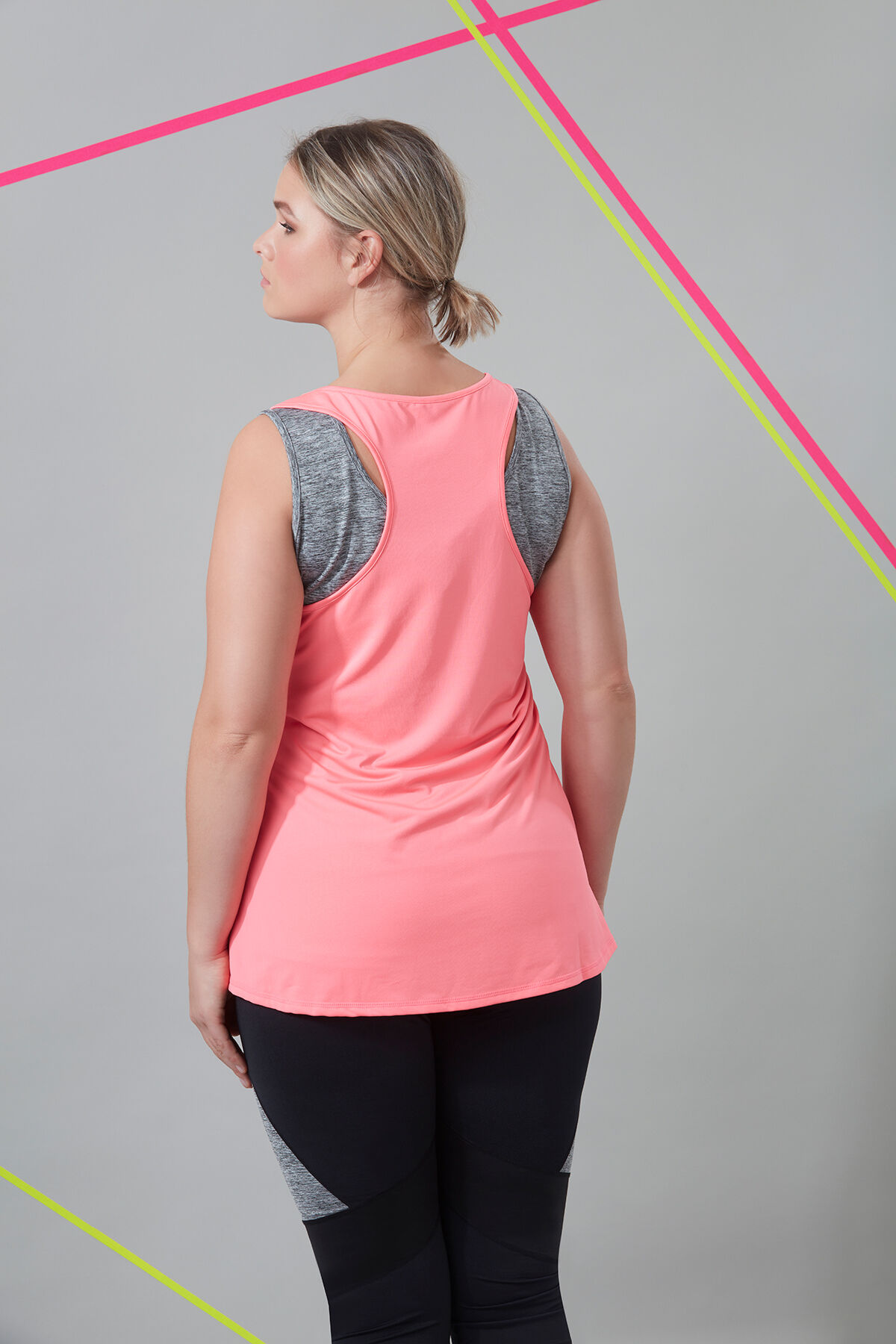 Top deportivo de doble capa image number 4