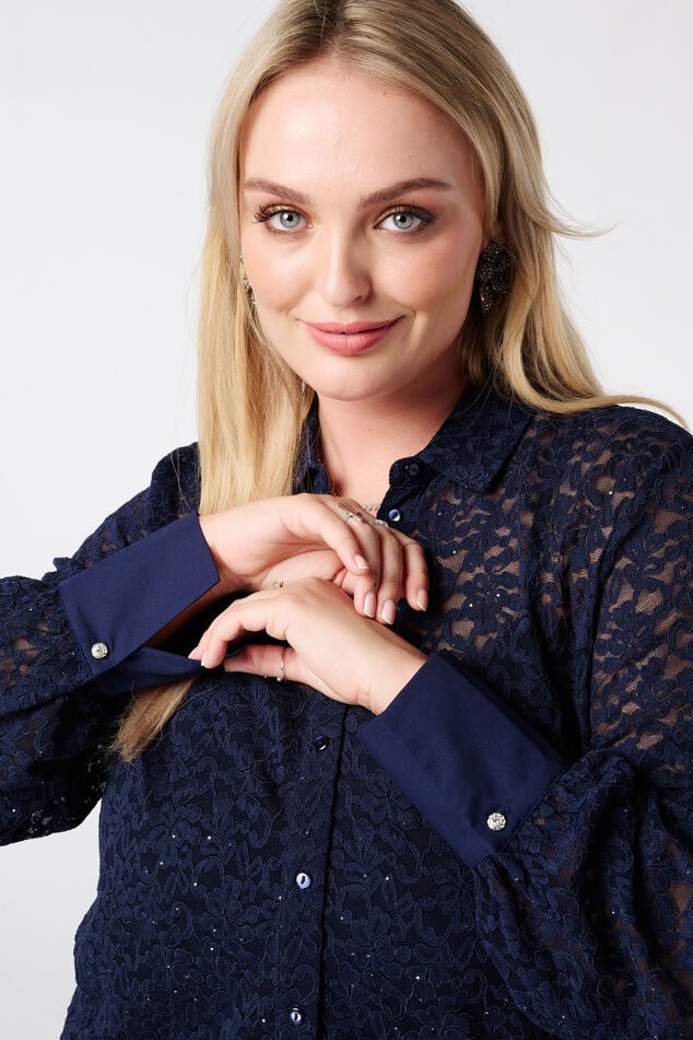 Top con encaje y lentejuelas image number 4