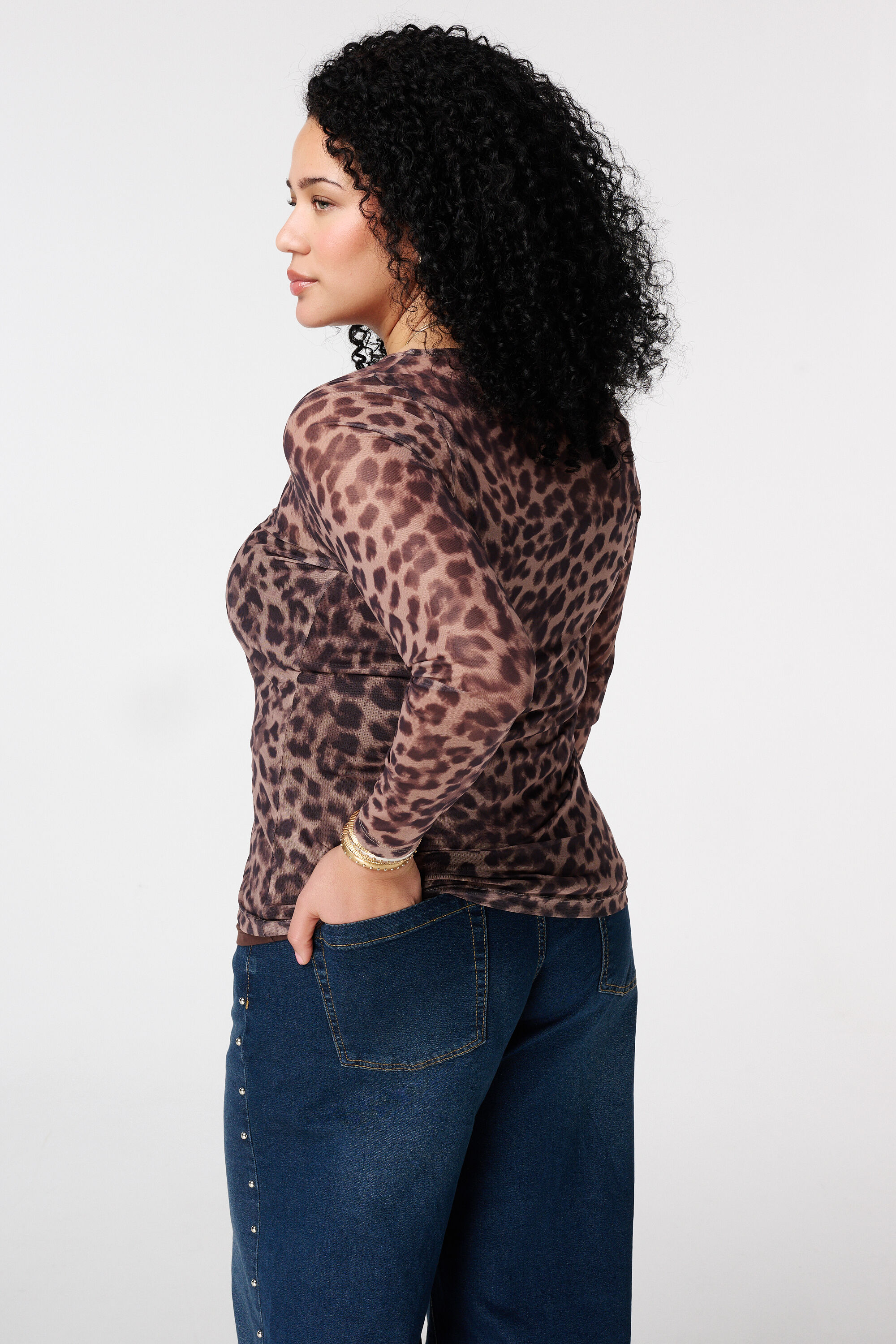 Top de mesh con estampado image number 3