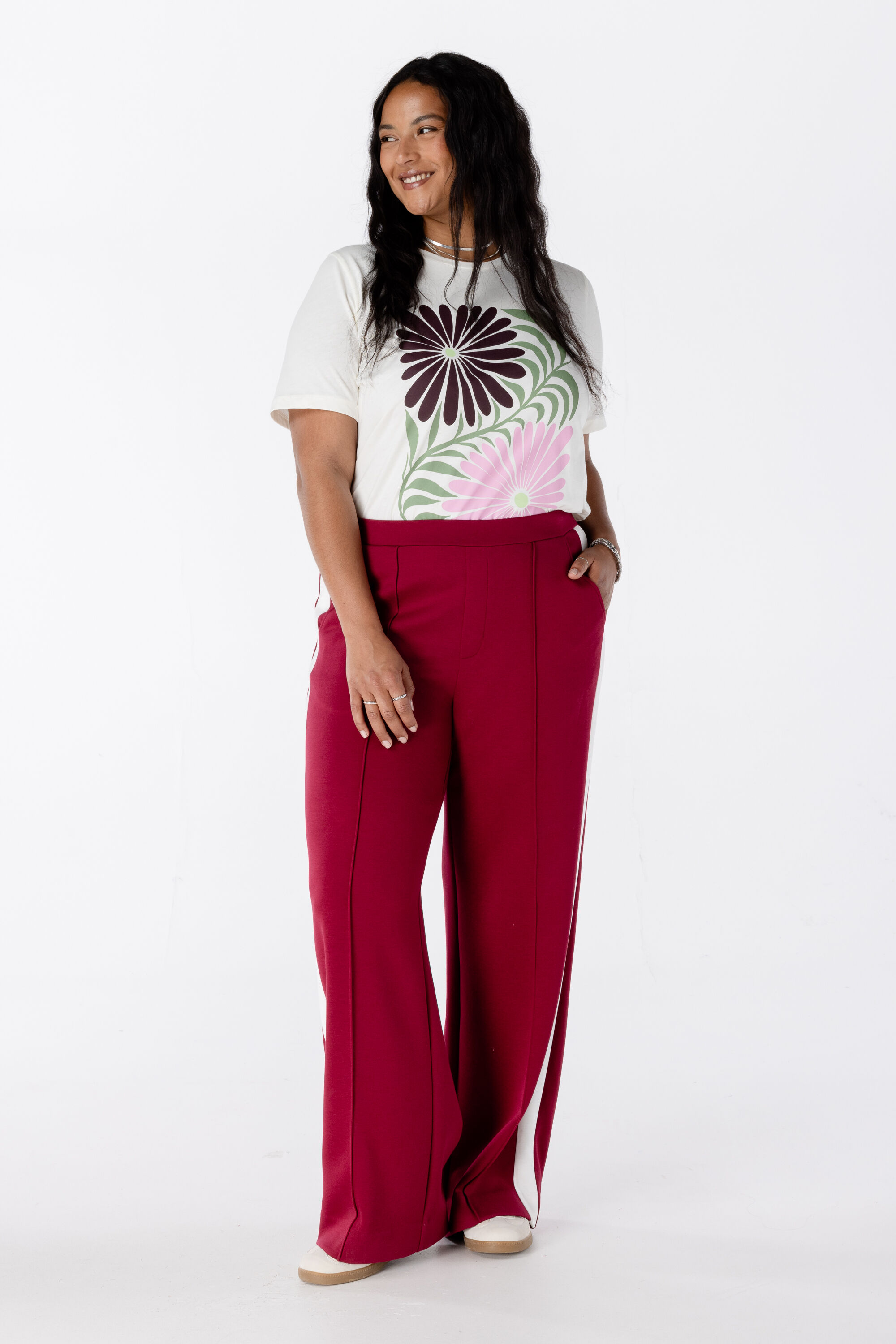 Pantalones anchos con raya en contraste image number 6