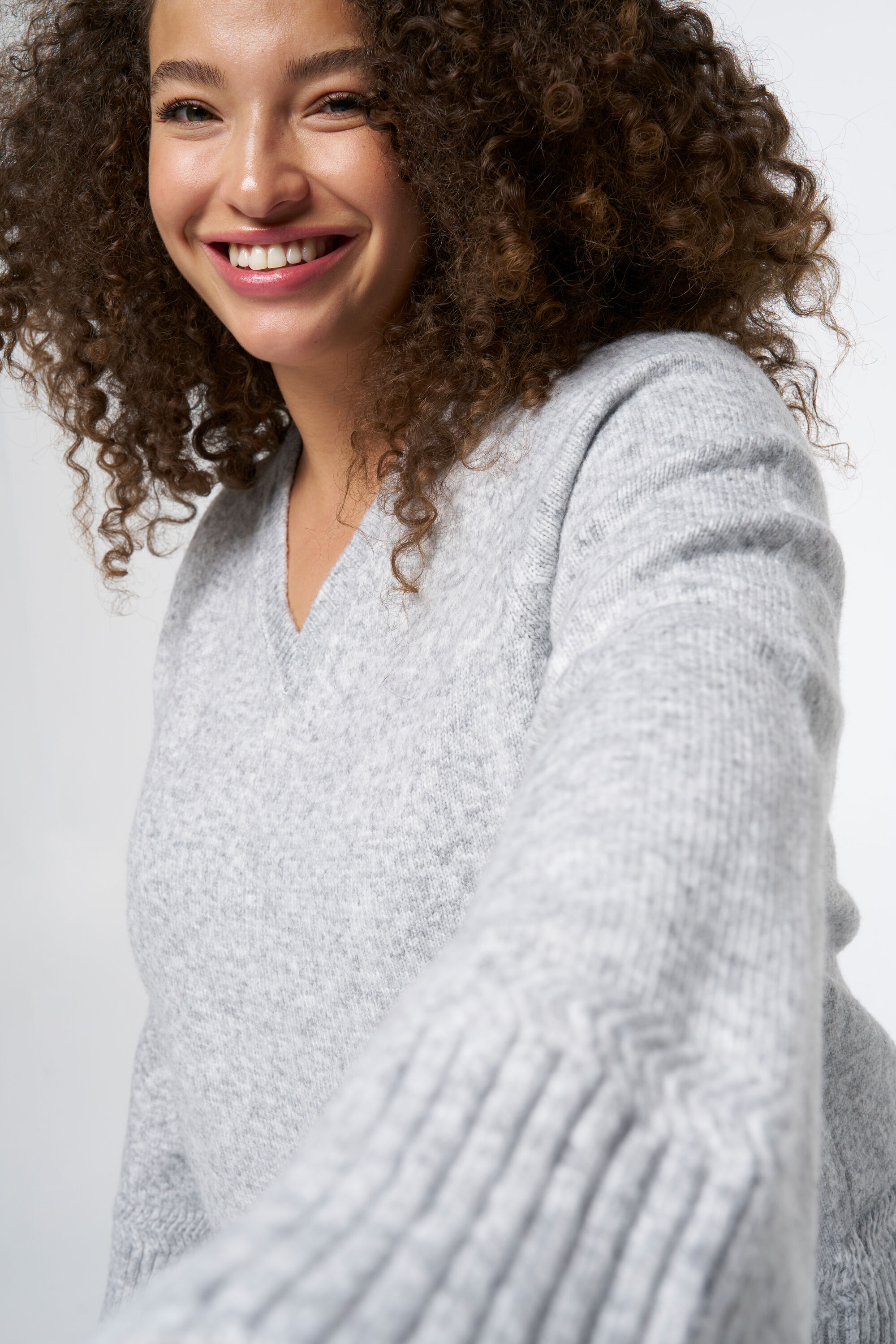 Jersey con escote en V image number 4