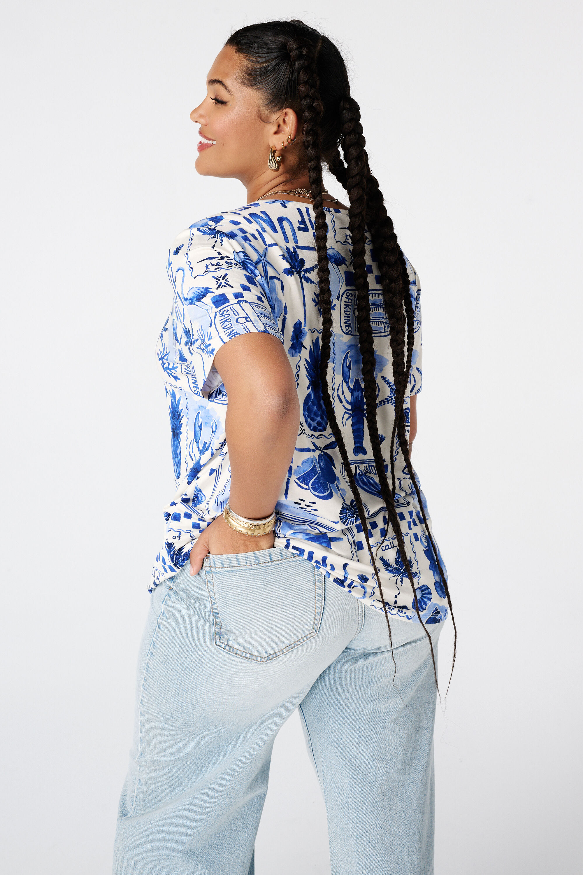 Top estampado con escote en V image number 3