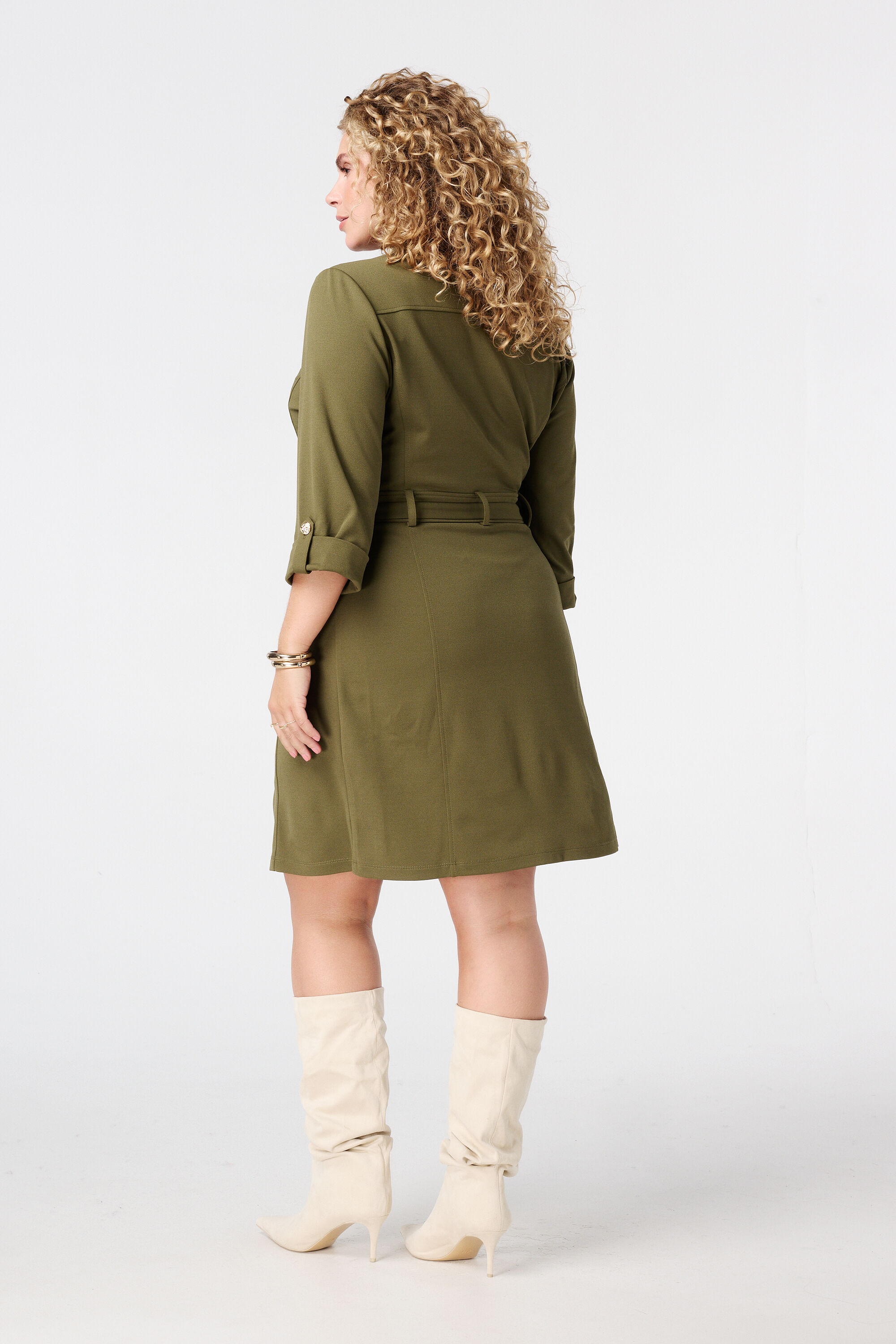 Vestido con botones decorativos image number 3