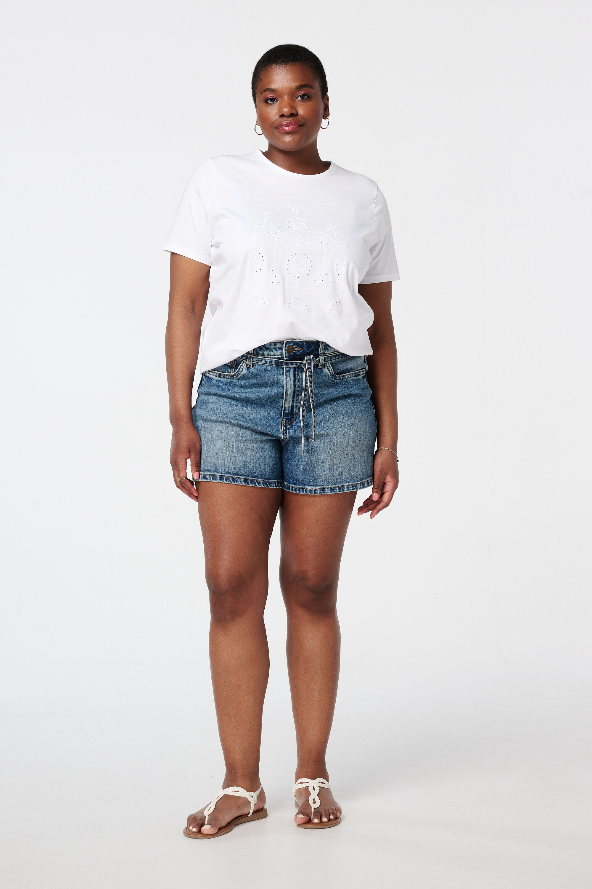 Camiseta con bordado image number 5