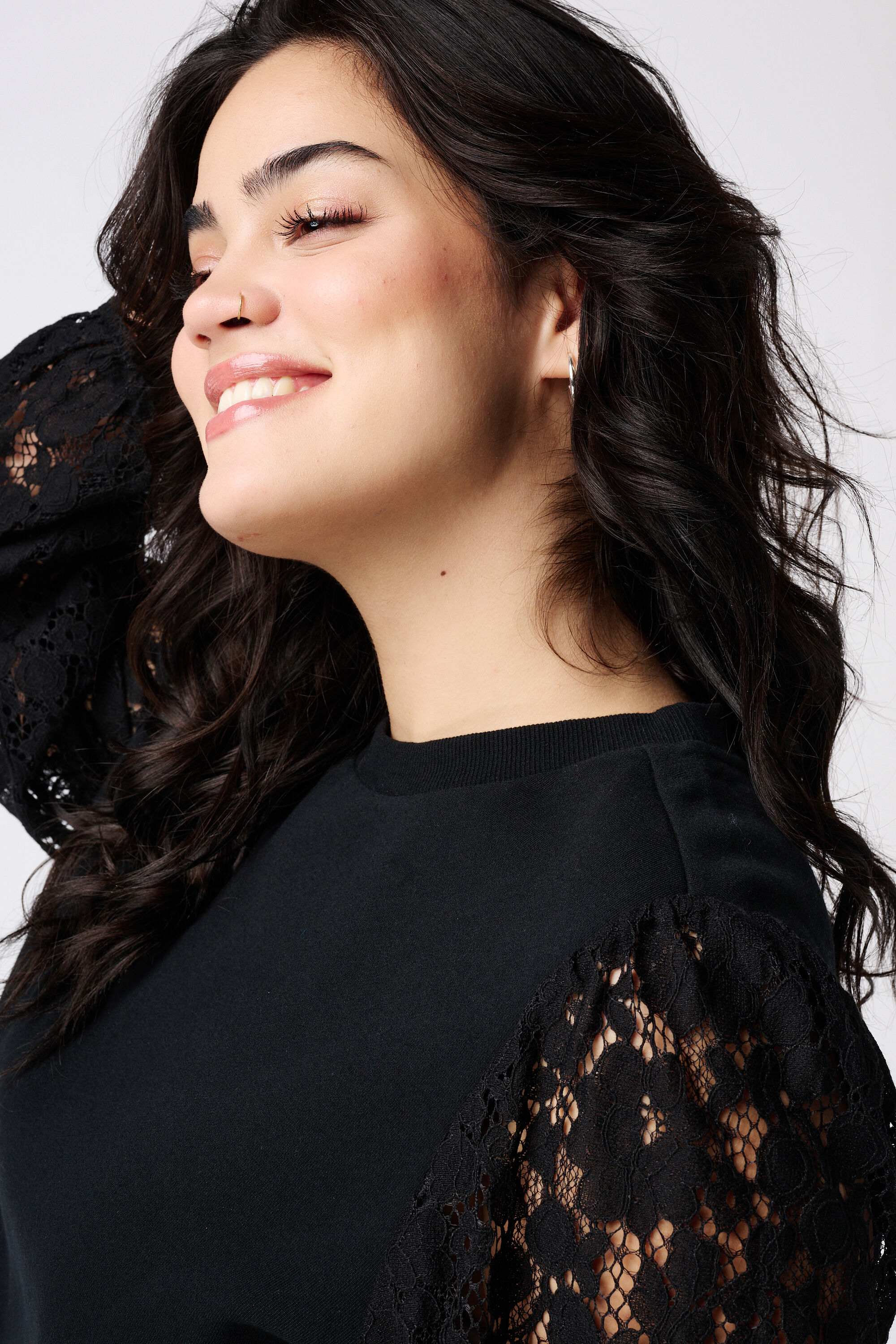 Top con mangas de encaje image number 4