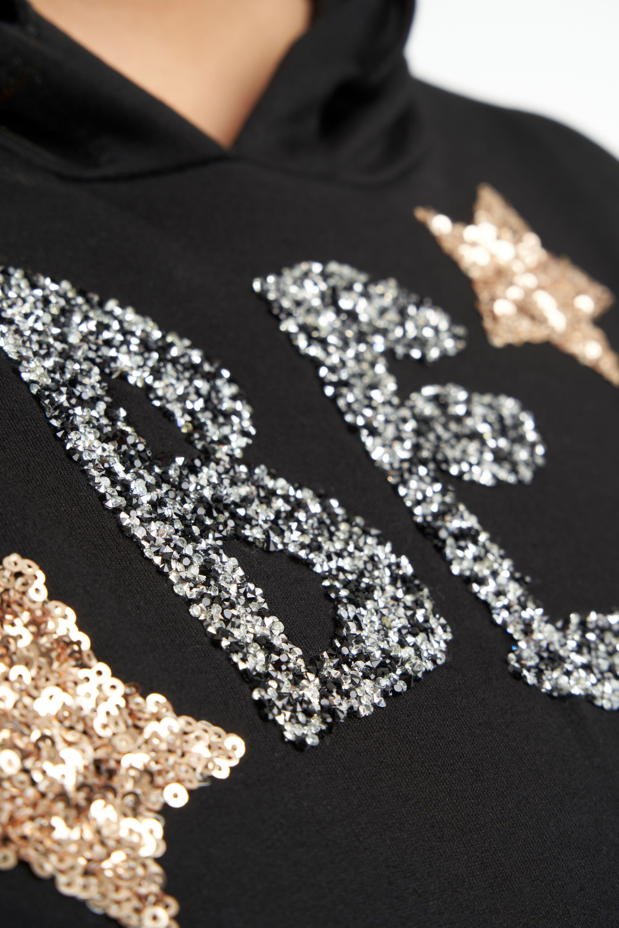 Su&eacute;ter con capucha y purpurina image number 4