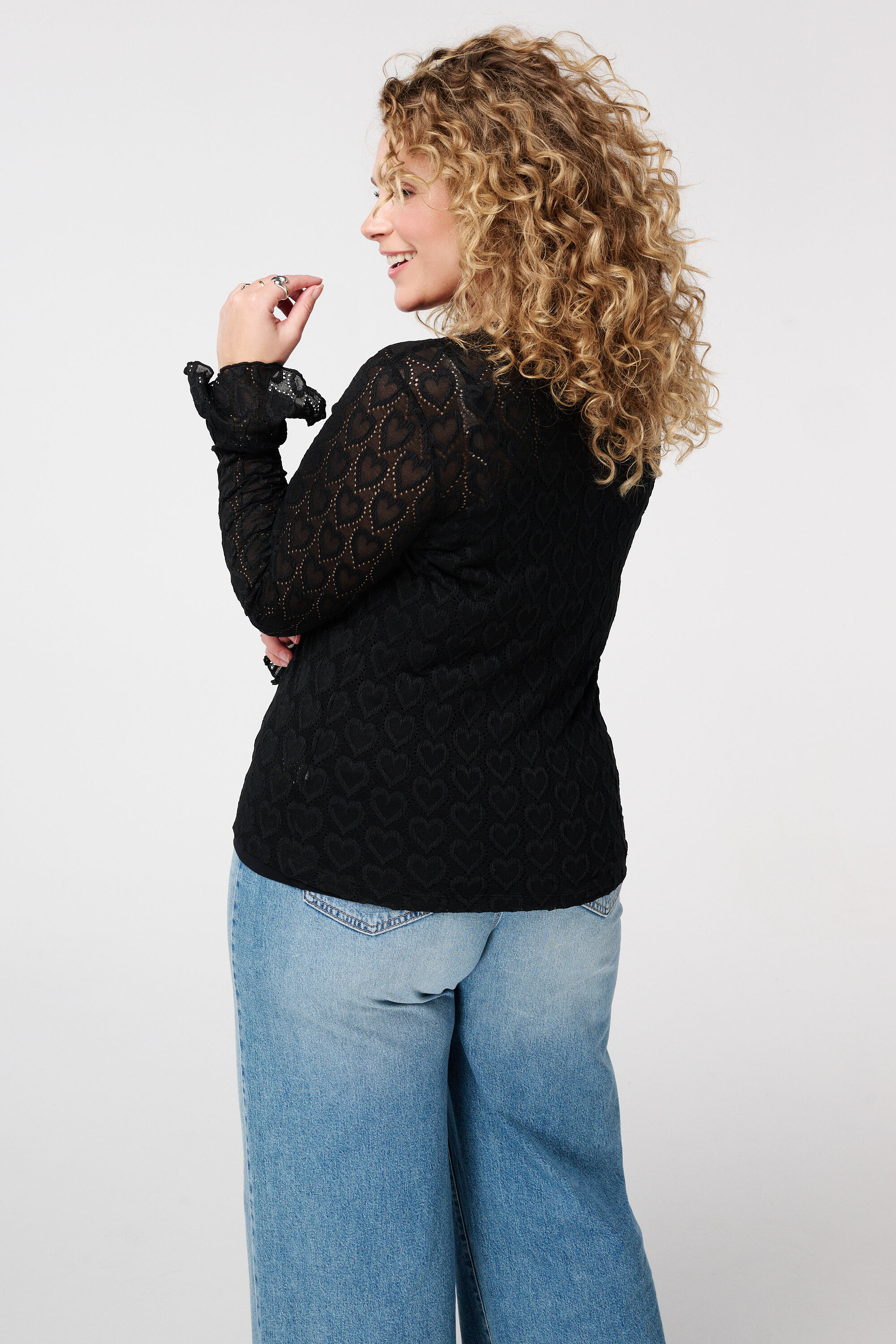 Top con mangas abullonadas image number 3