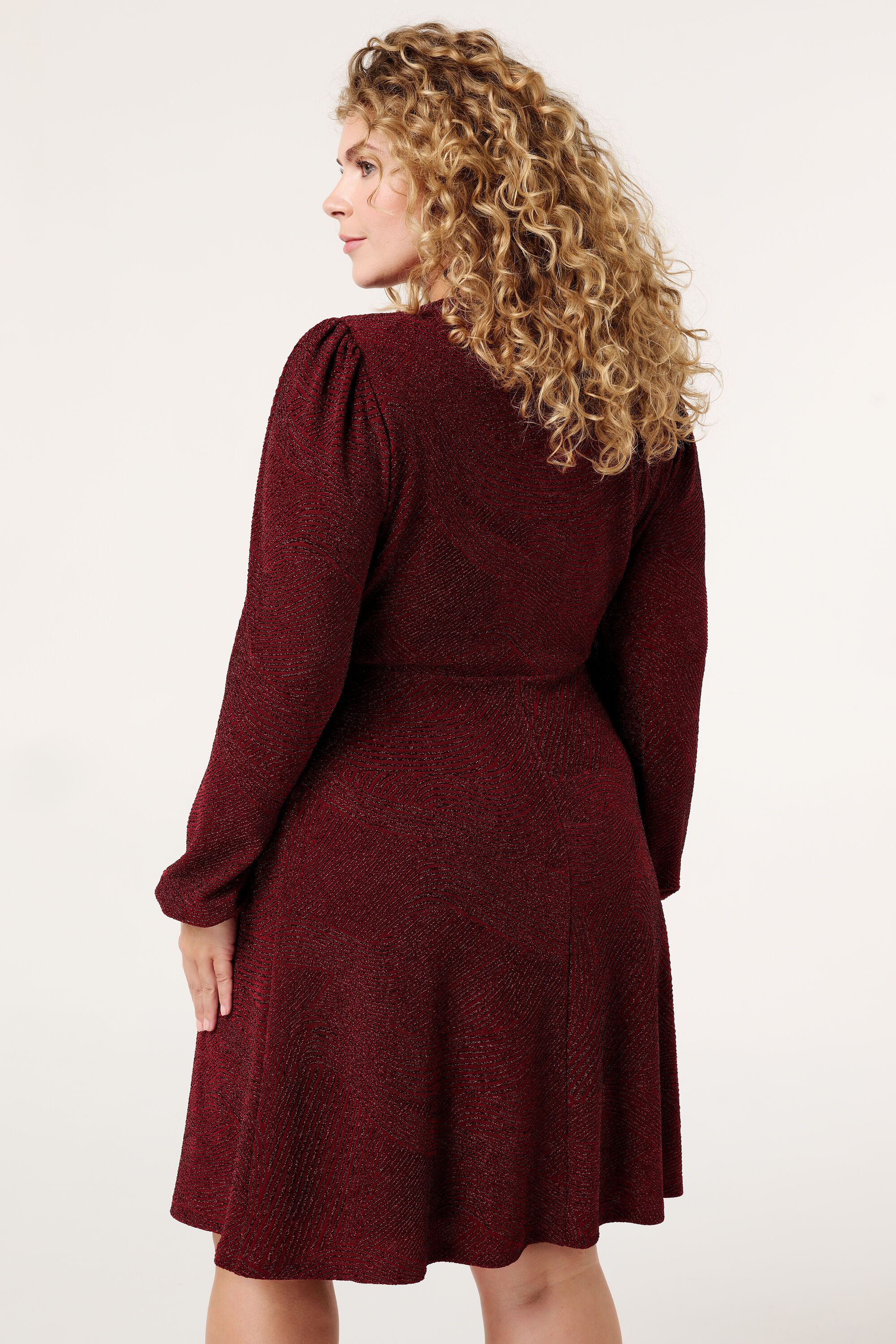 Vestido con detalle anudado image number 3